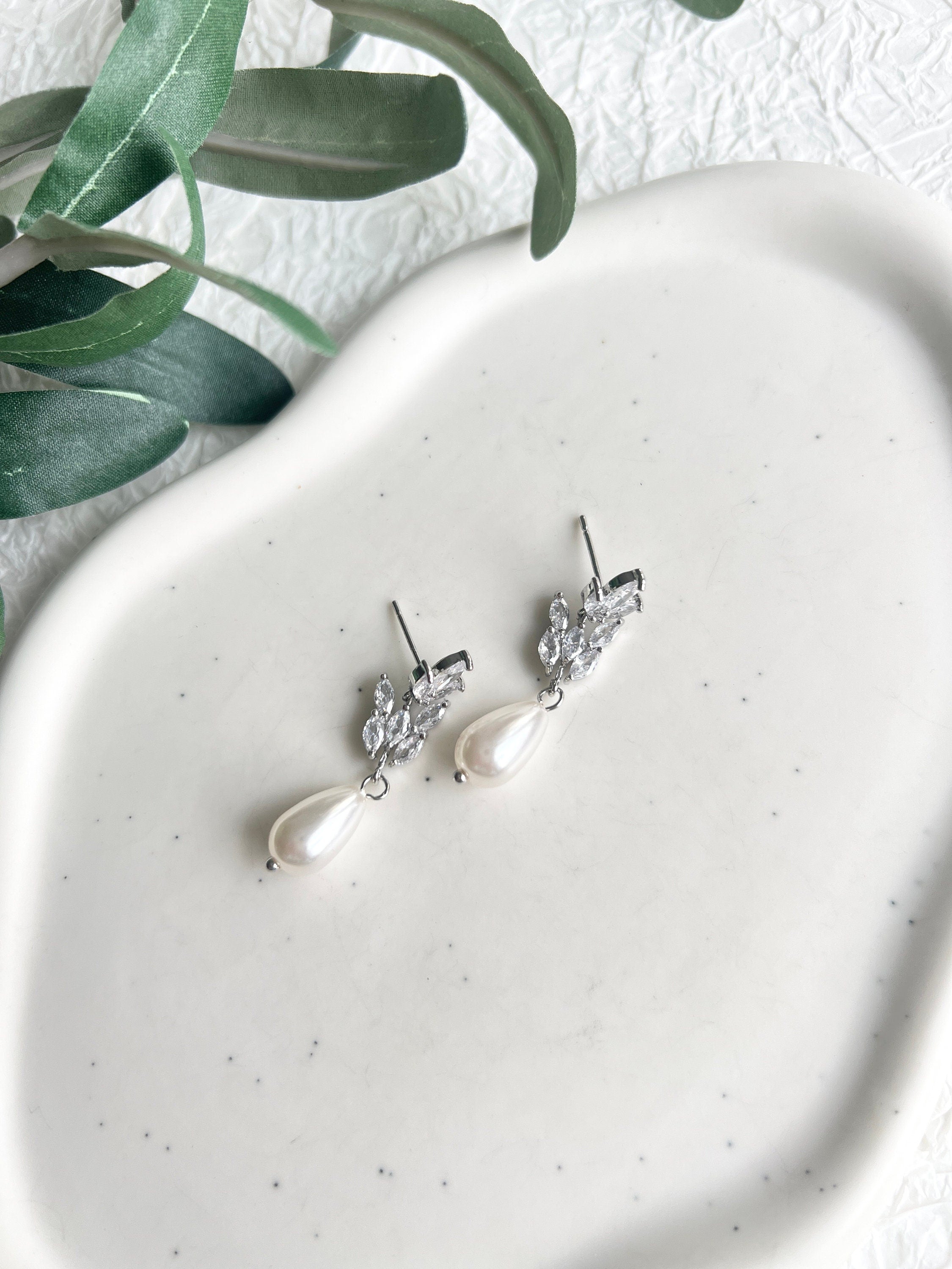 Elegante Brautohrringe, Gold, Silber oder Roségold, Perle, funkelnde Ohrstecker, - Silber-Ohrringe-Schmuckblüte