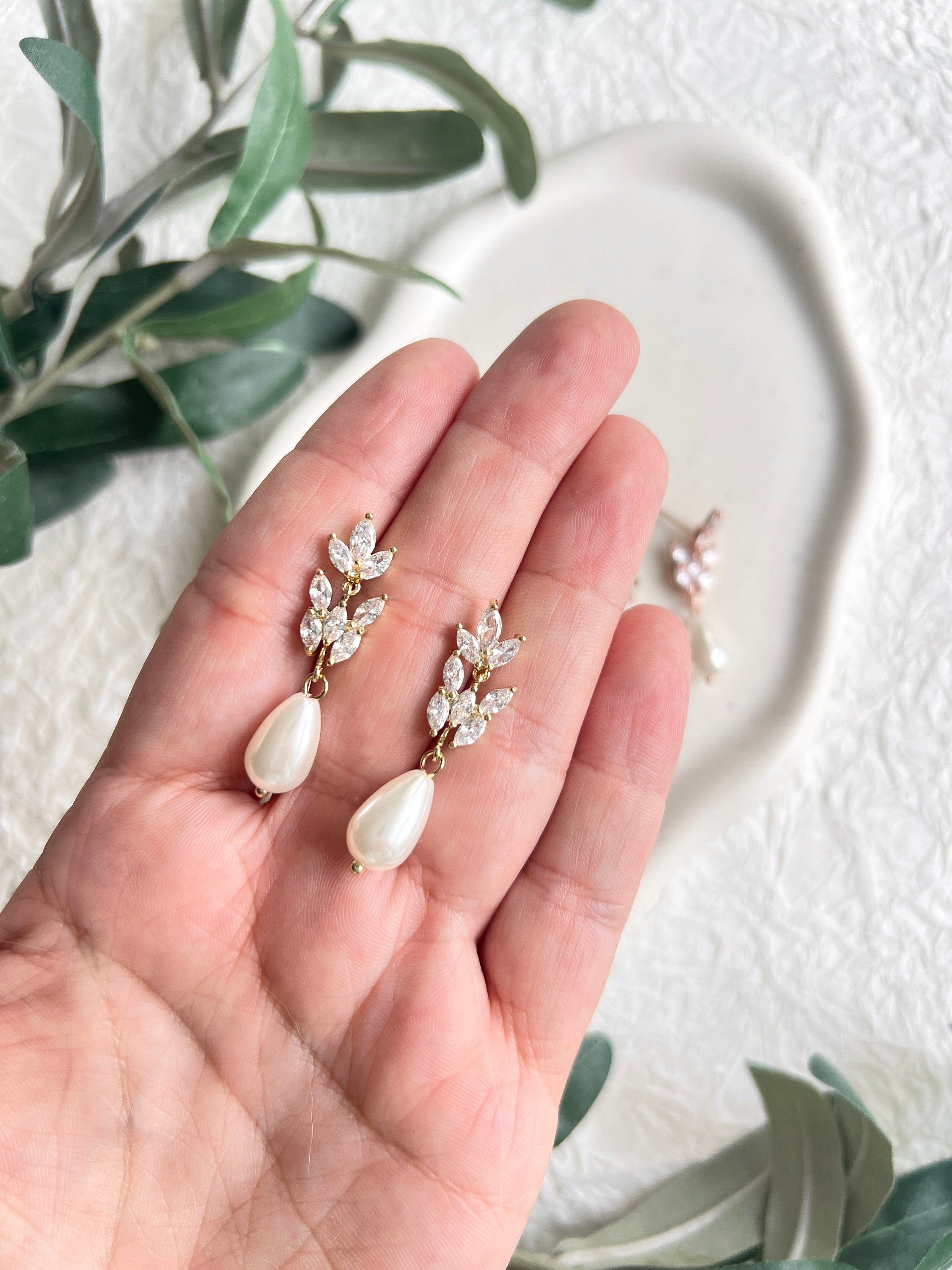 Elegante Brautohrringe, Gold, Silber oder Roségold, Perle, funkelnde Ohrstecker, - Silber-Ohrringe-Schmuckblüte