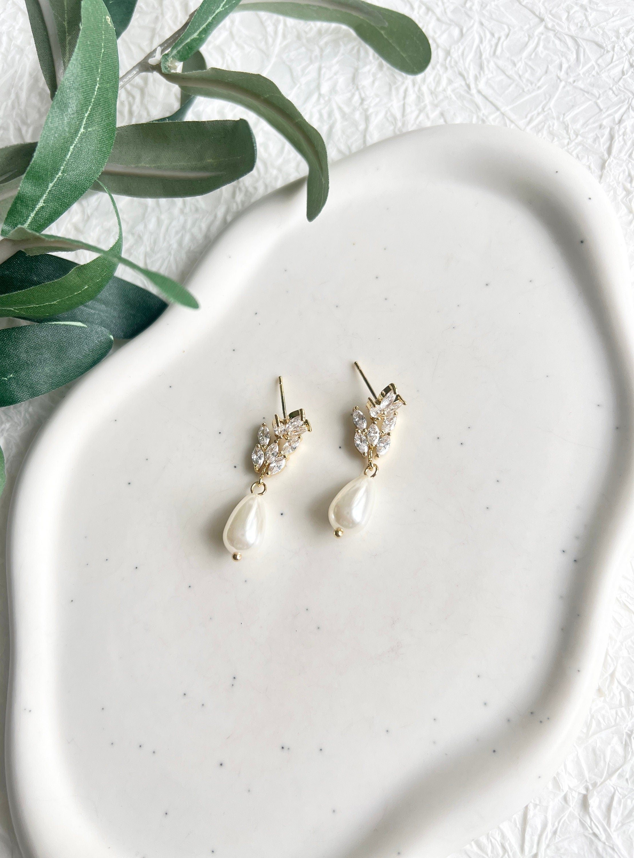 Elegante Brautohrringe, Gold, Silber oder Roségold, Perle, funkelnde Ohrstecker, - Silber-Ohrringe-Schmuckblüte