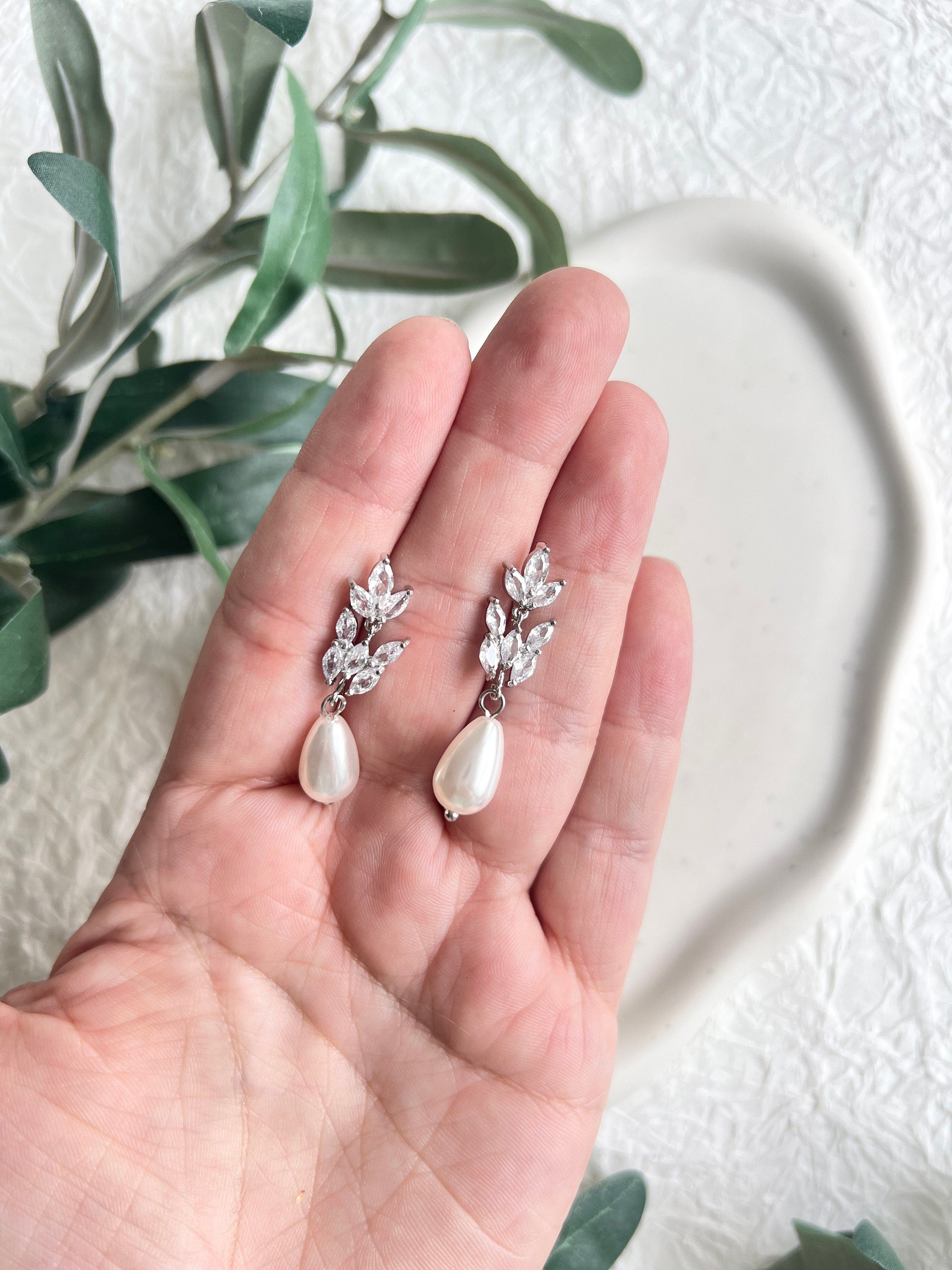 Elegante Brautohrringe, Gold, Silber oder Roségold, Perle, funkelnde Ohrstecker, - Silber-Ohrringe-Schmuckblüte