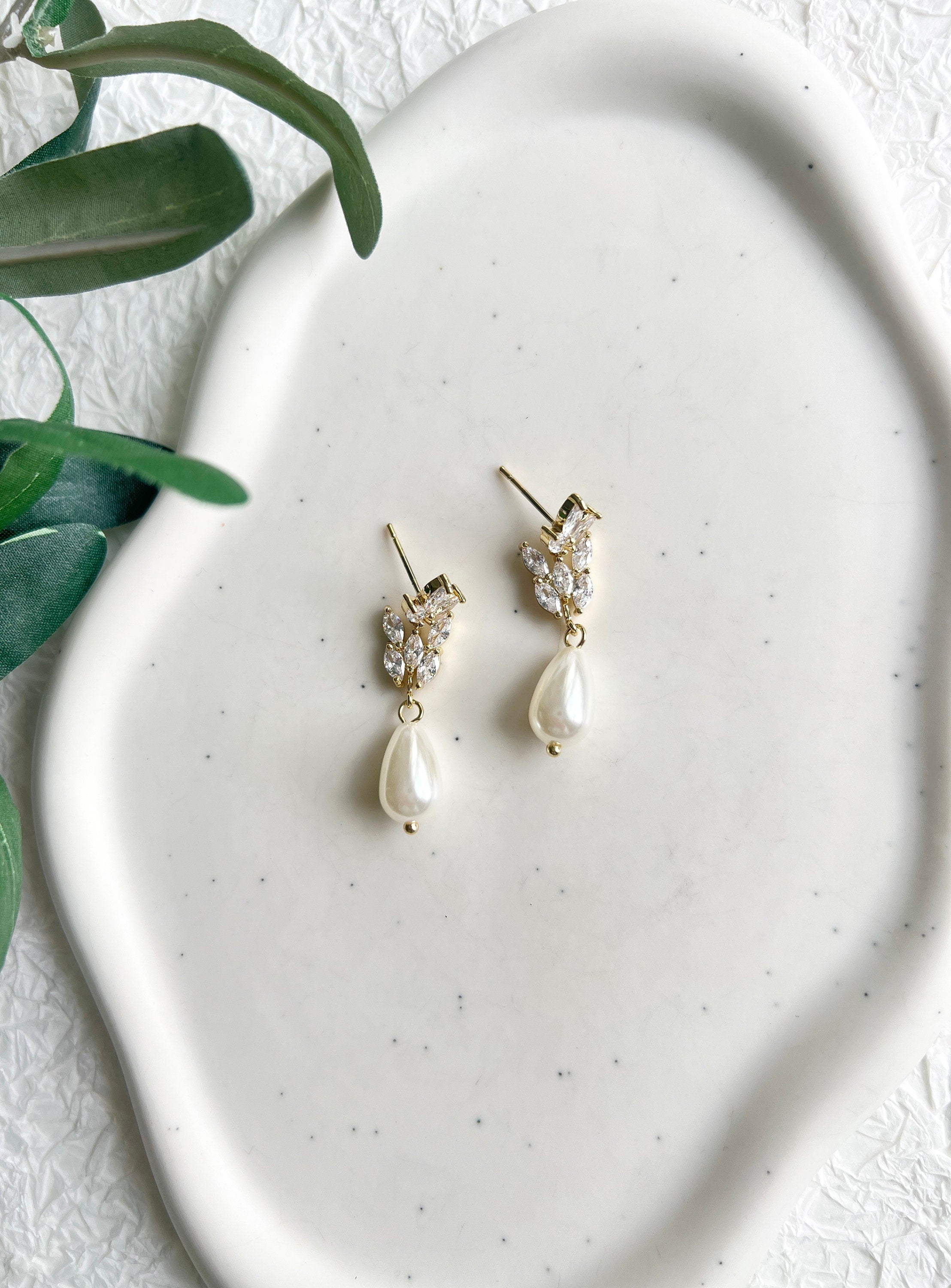 Elegante Brautohrringe, Gold, Silber oder Roségold, Perle, funkelnde Ohrstecker, - Silber-Ohrringe-Schmuckblüte