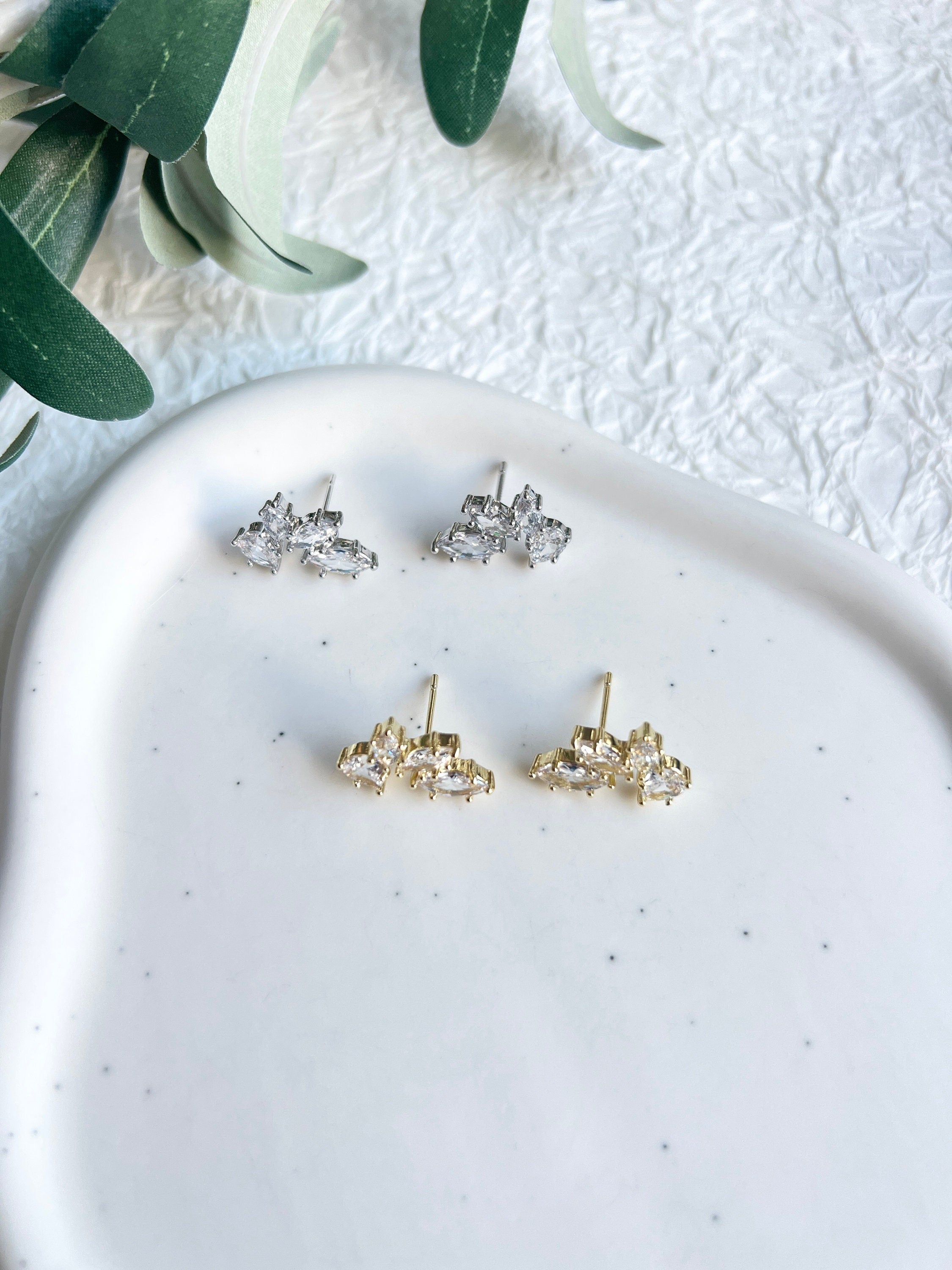 Elegante Brautohrringe, Gold oder Silber, Ohrstecher, funkelnde Cubic Zirconia Steine, - Gold-Ohrringe-Schmuckblüte