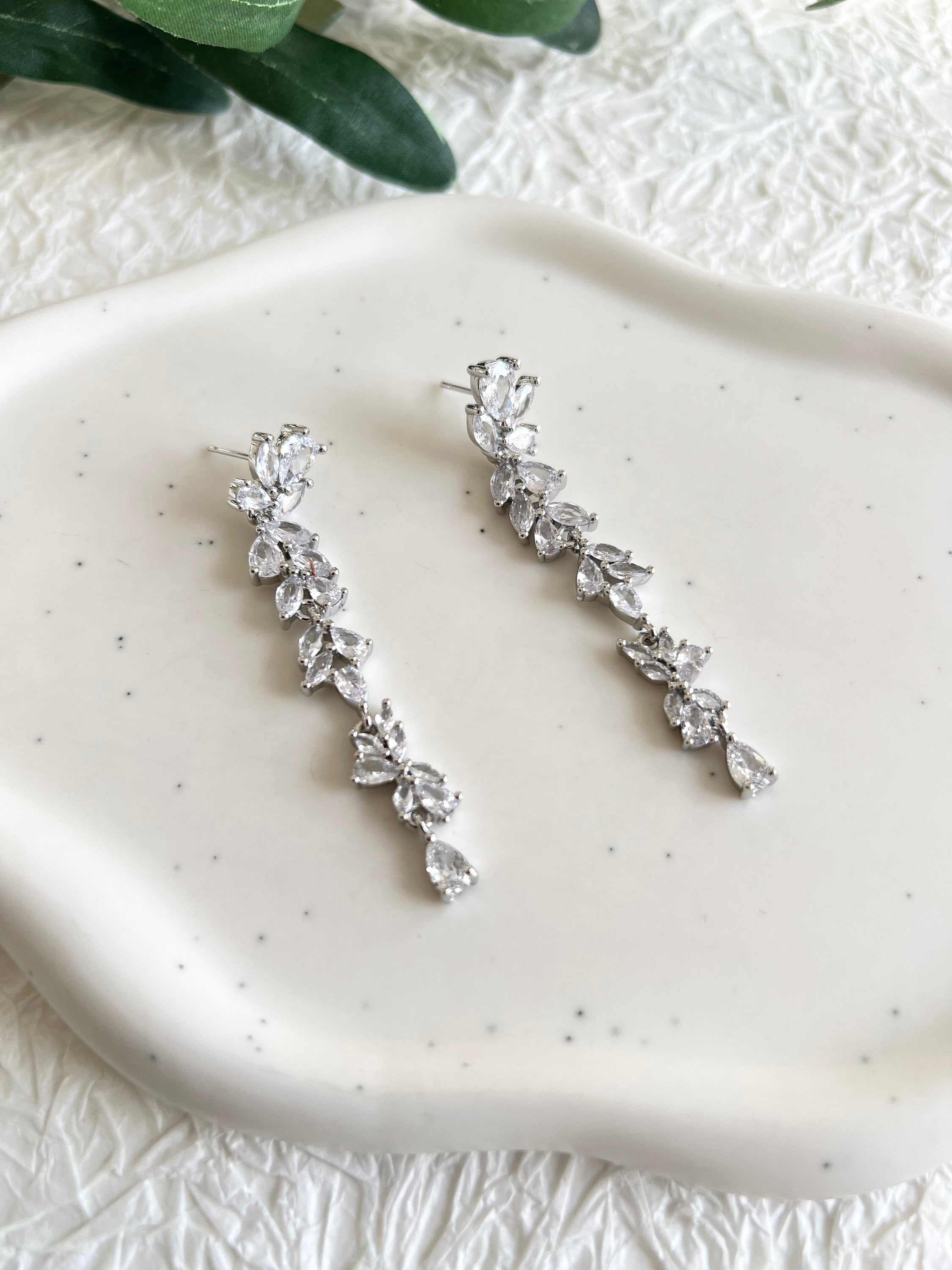 Elegante Brautohrringe, funkelnde Cubic Zirconia Steine, Silber, Brautschmuck, Hochzeit Schmuck,-Ohrringe-Schmuckblüte