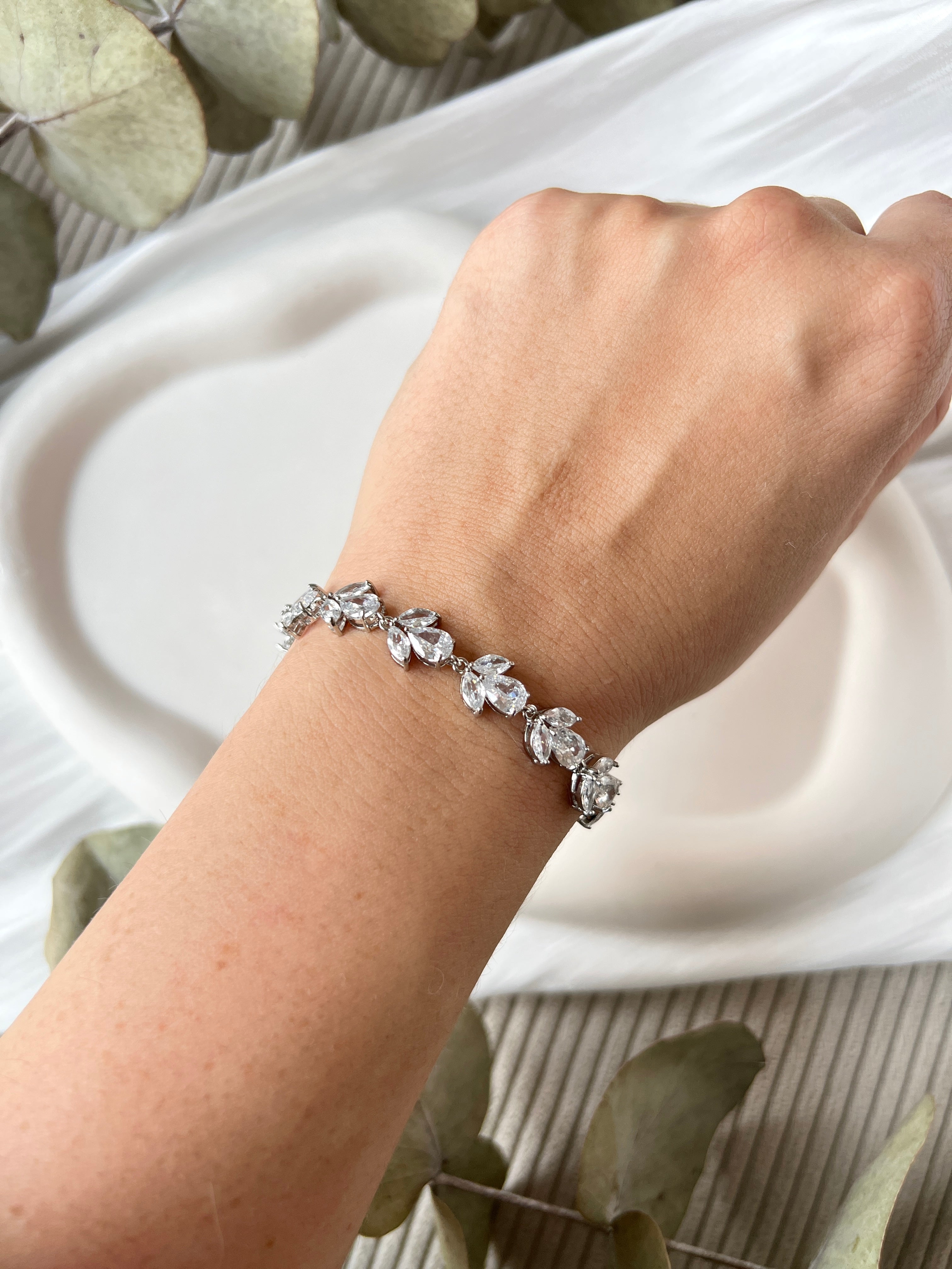 Elegantes Armband, Gold, Silber oder Roségold, hochwertiges Brautarmband, glänzender Brautschmuck, glitzer, Schmuck Hochzeit, Brautjungfer, Geschenk für Sie, Weihnachtsgeschenk, Geburtstagsgeschenk, Schmuckbluete