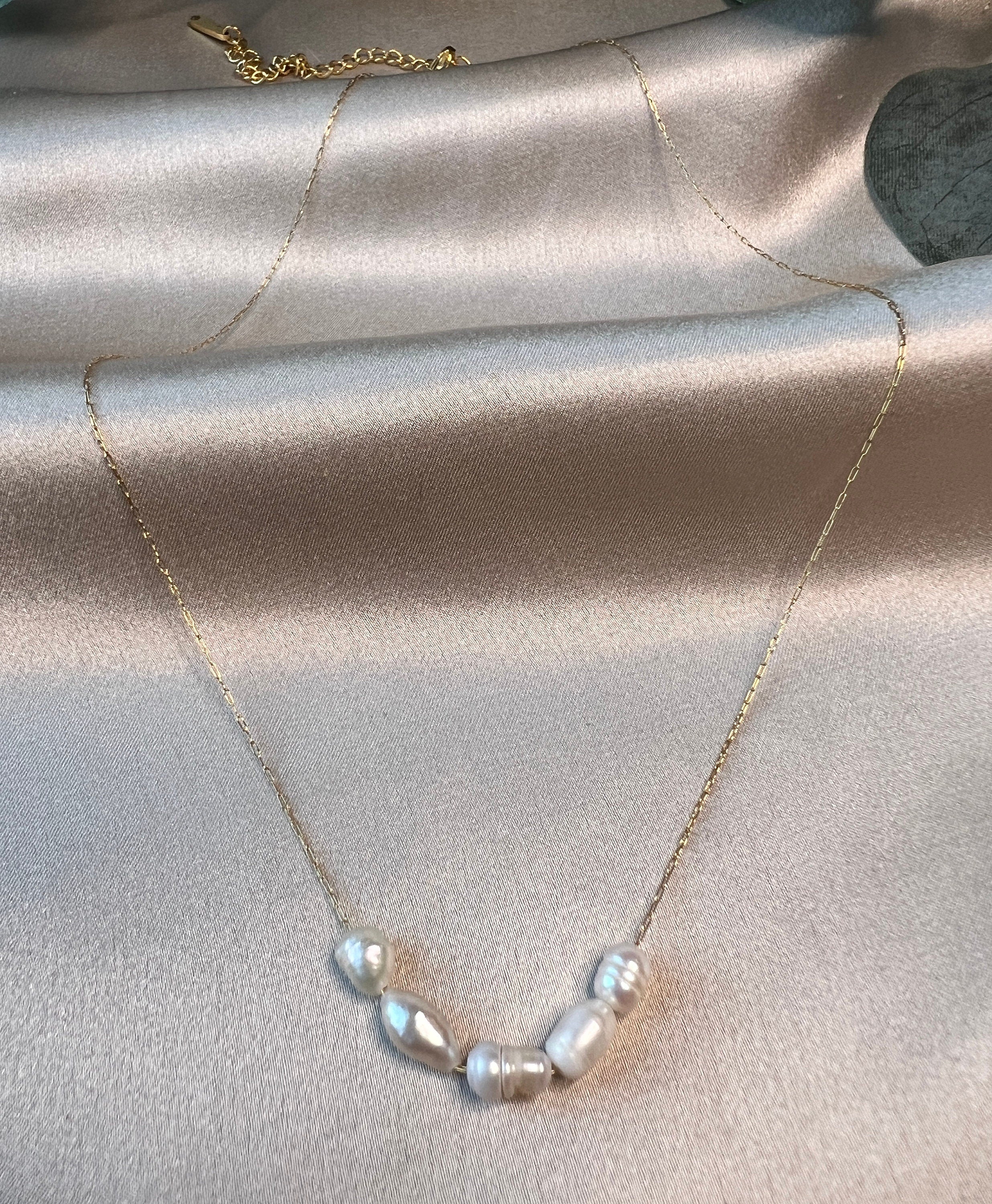 Feine Perlenhalskette, Edelstahl, dünnes Band, golden, Choker, Halskette für Frauen-Halskette-Schmuckblüte