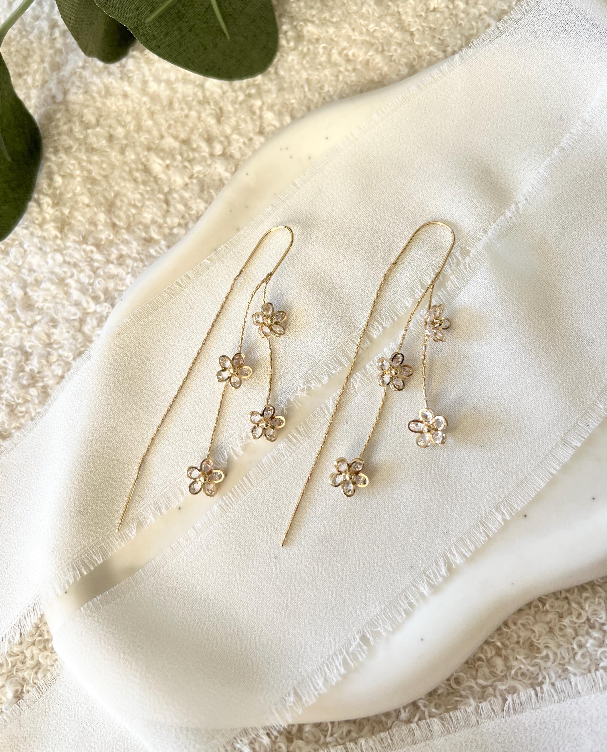 Blüten Ohrringe, Gold, Brautschmuck, lange Hängeohrringe, feiner Schmuck Hochzeit, moderne Standesamt Brautohrringe, funkelnder Ohrschmuck