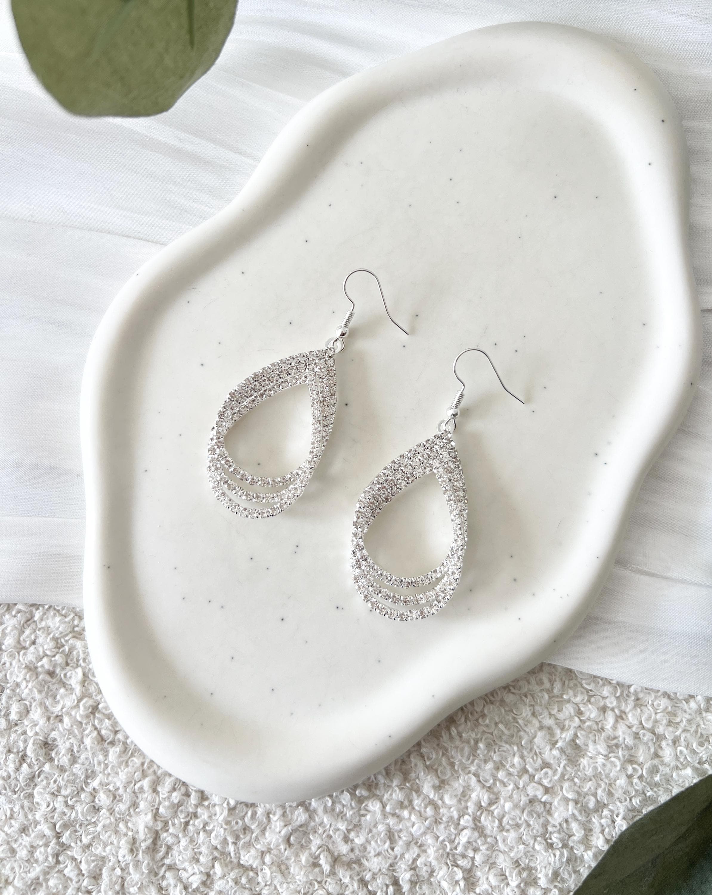 Ohrringe Braut, Silber, ovale Hängeohrringe, Strass, glänzender Brautschmuck, funkelnde Brautohrringe, Hochzeit, moderner Schmuck