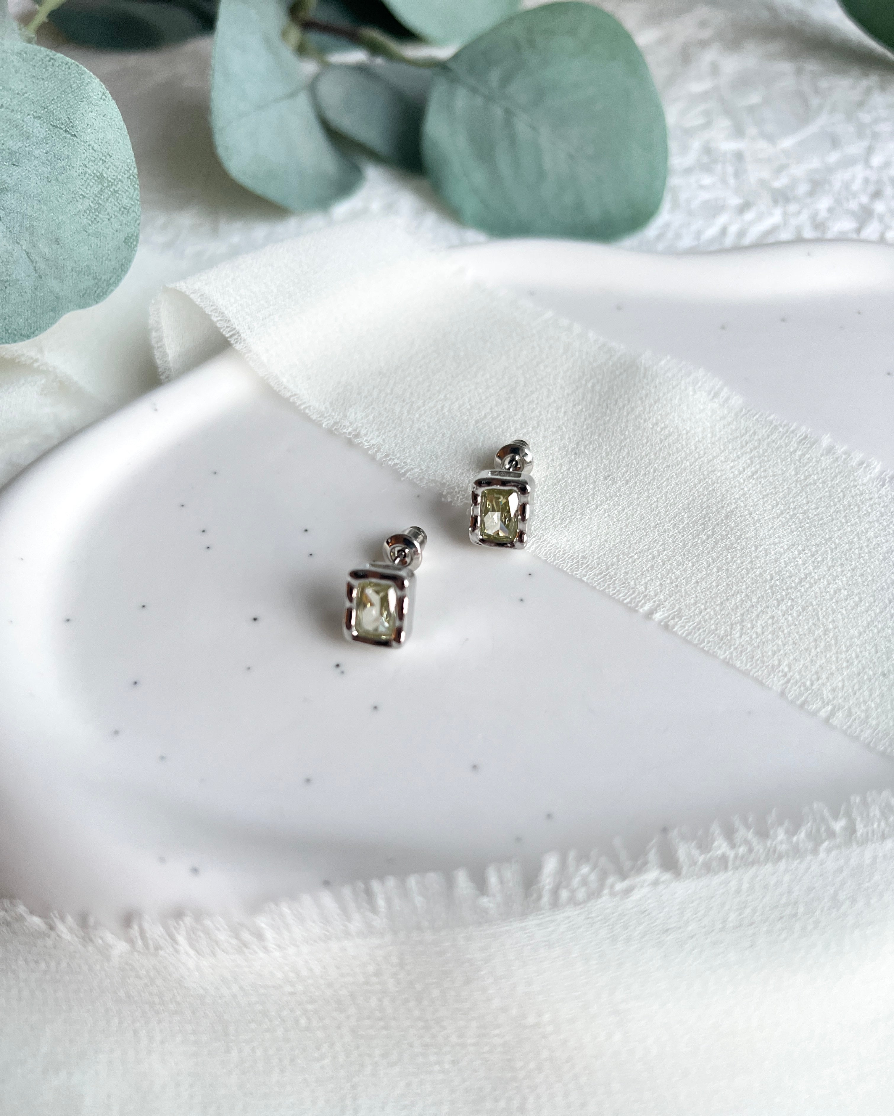 Silber Ohrstecker, grüner Zirkoniastein, Brautjungfer, Brautschmuck, Hochzeit Ohrringe, Eleganter Damenschmuck-Ohrringe-Schmuckblüte