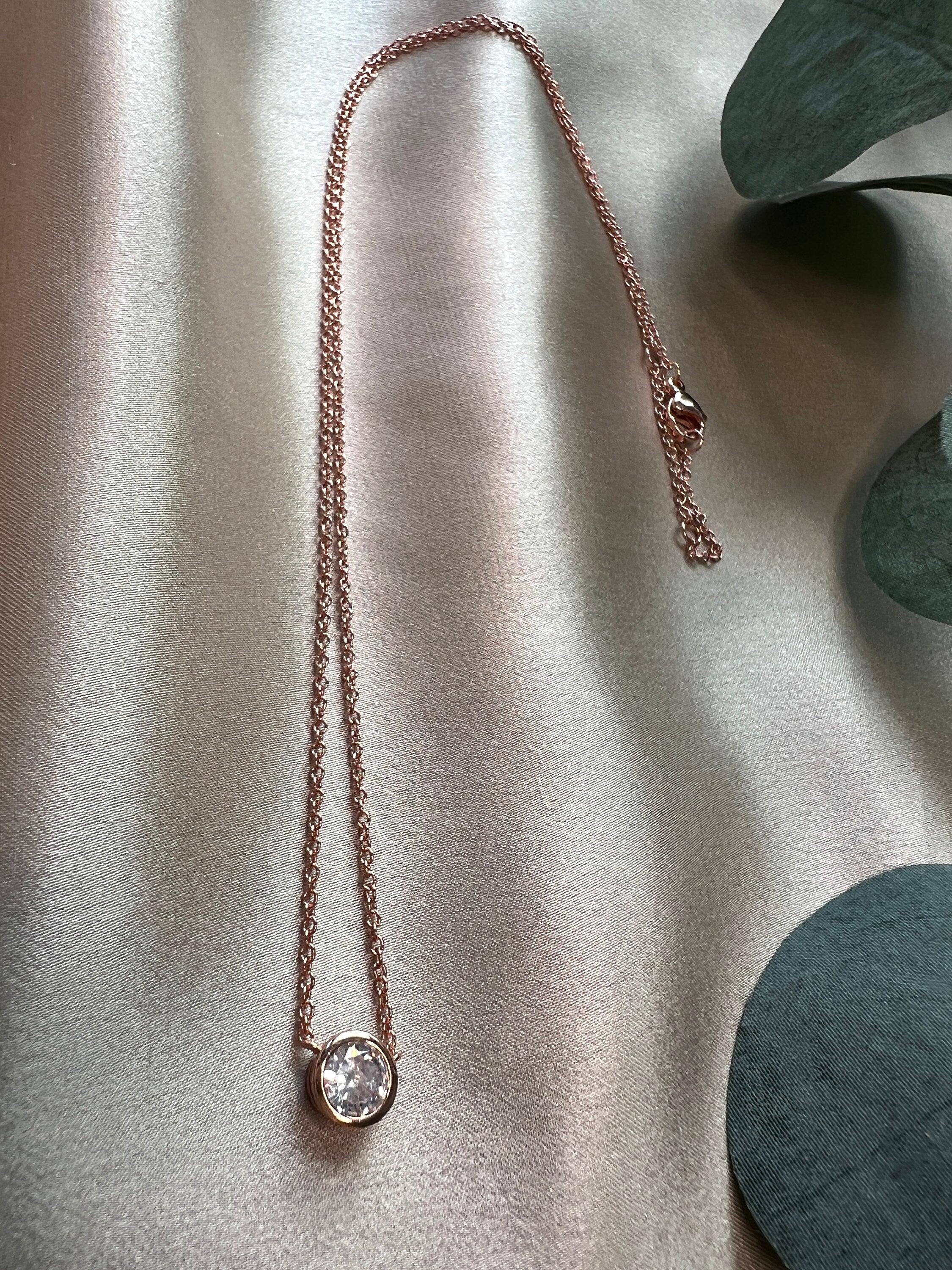 Funkelnde Halskette mit Zirkonia Anhänger, silber, Roségold, Halskette für Frauen, Brautschmuck, Hochzeit Accessoires - Rose gold-Halskette-Schmuckblüte