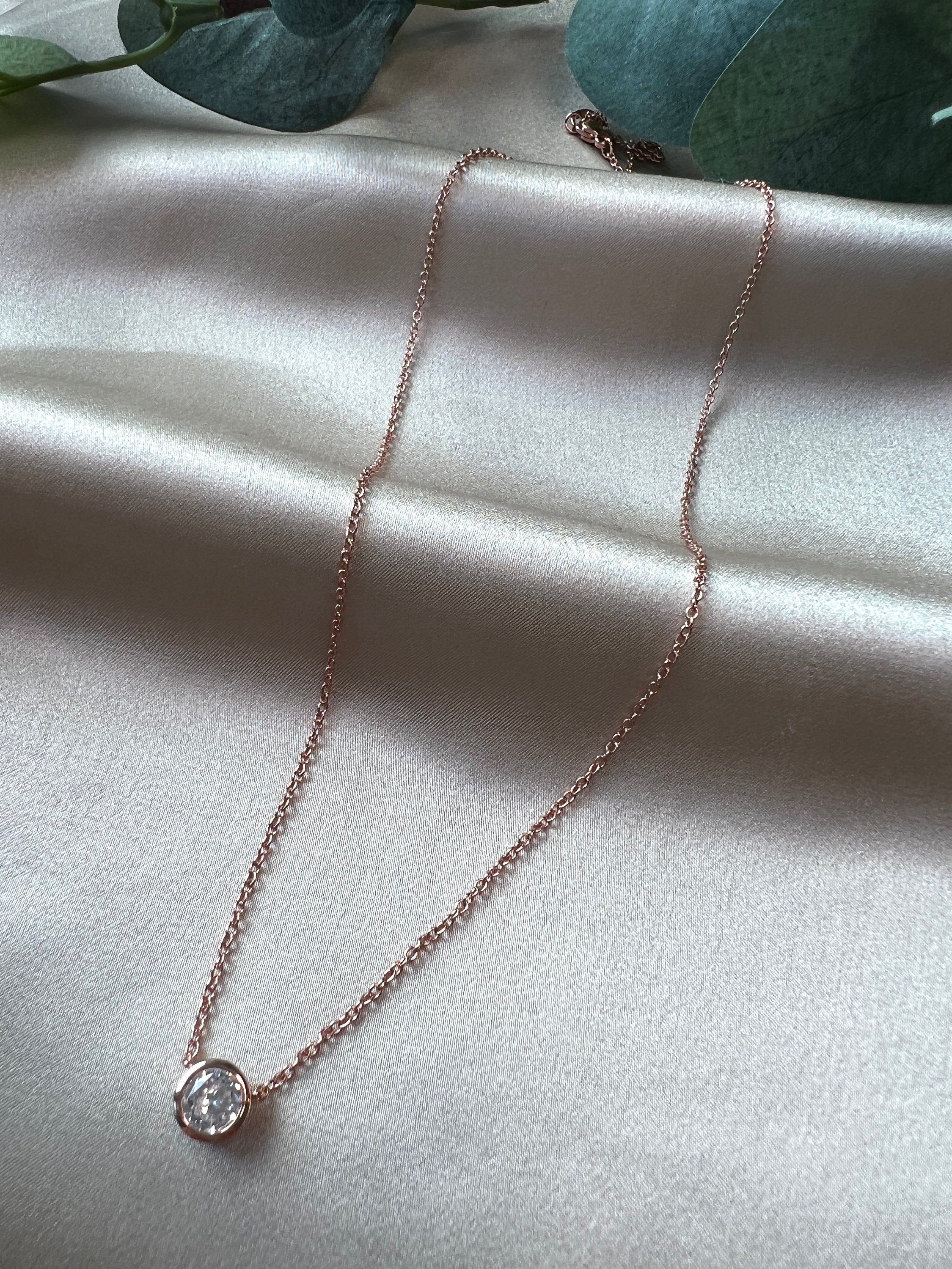Funkelnde Halskette mit Zirkonia Anhänger, silber, Roségold, Halskette für Frauen, Brautschmuck, Hochzeit Accessoires - Rose gold-Halskette-Schmuckblüte
