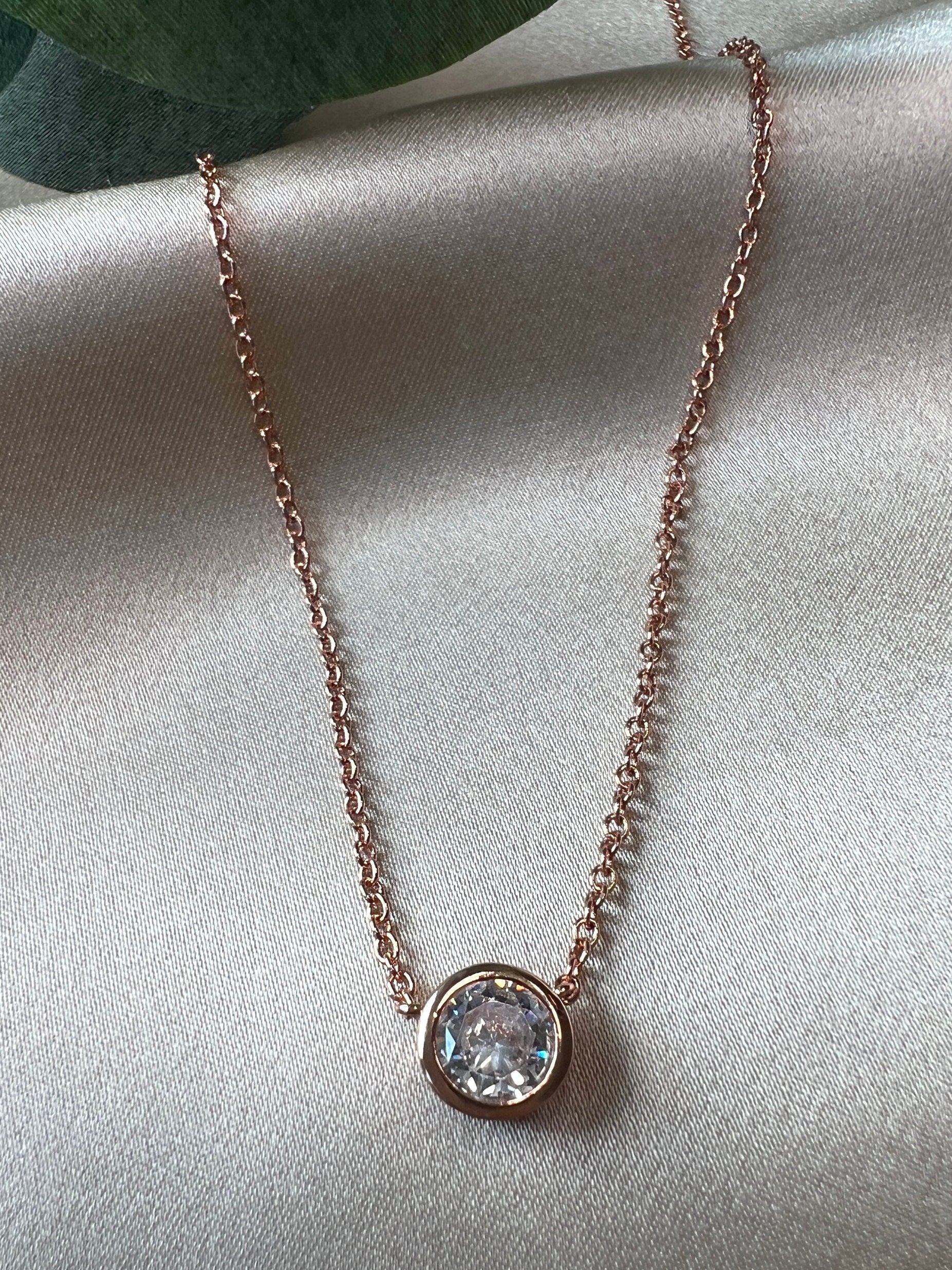 Funkelnde Halskette mit Zirkonia Anhänger, silber, Roségold, Halskette für Frauen, Brautschmuck, Hochzeit Accessoires - Rose gold-Halskette-Schmuckblüte
