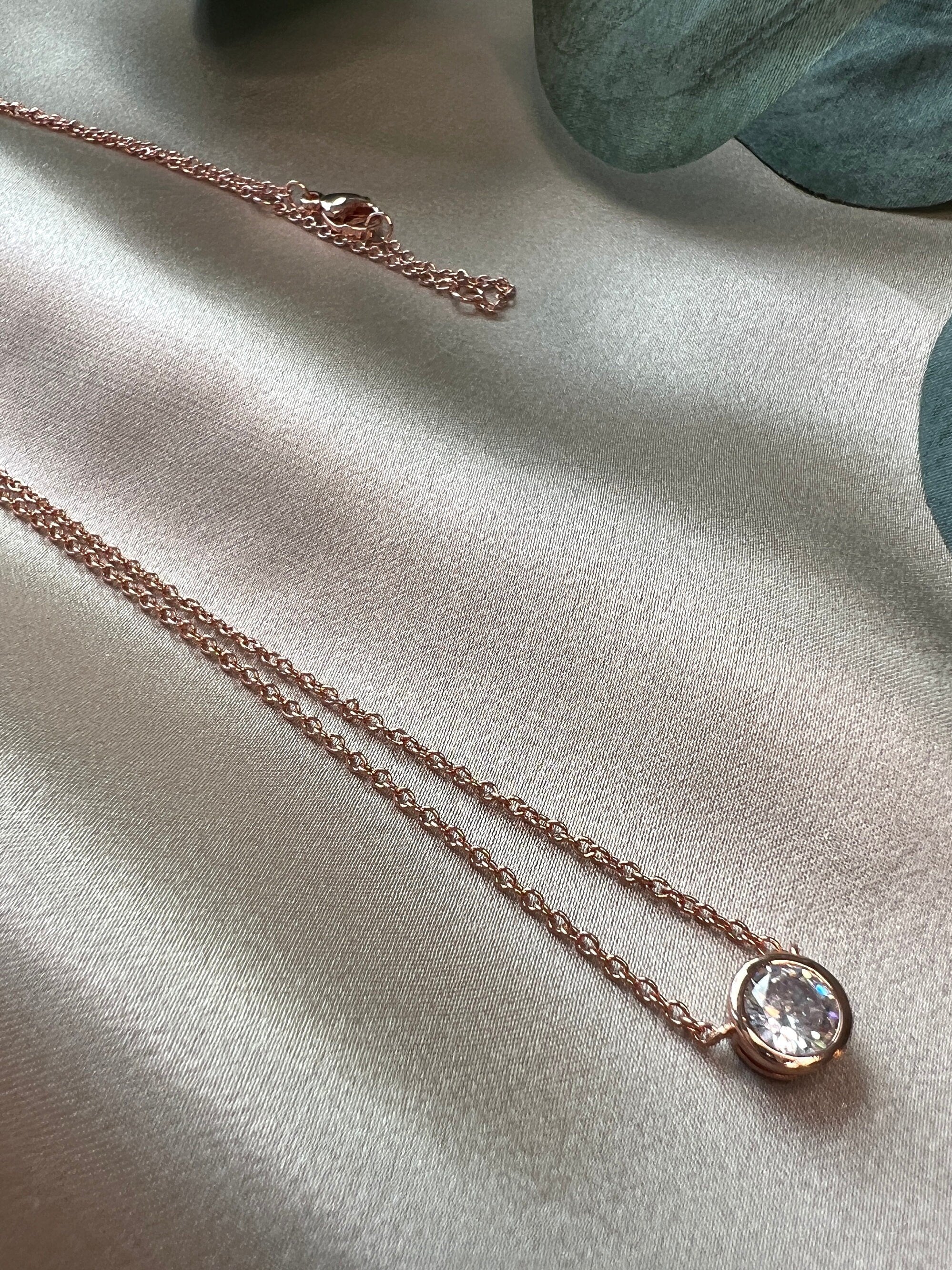 Funkelnde Halskette mit Zirkonia Anhänger, silber, Roségold, Halskette für Frauen, Brautschmuck, Hochzeit Accessoires - Rose gold-Halskette-Schmuckblüte