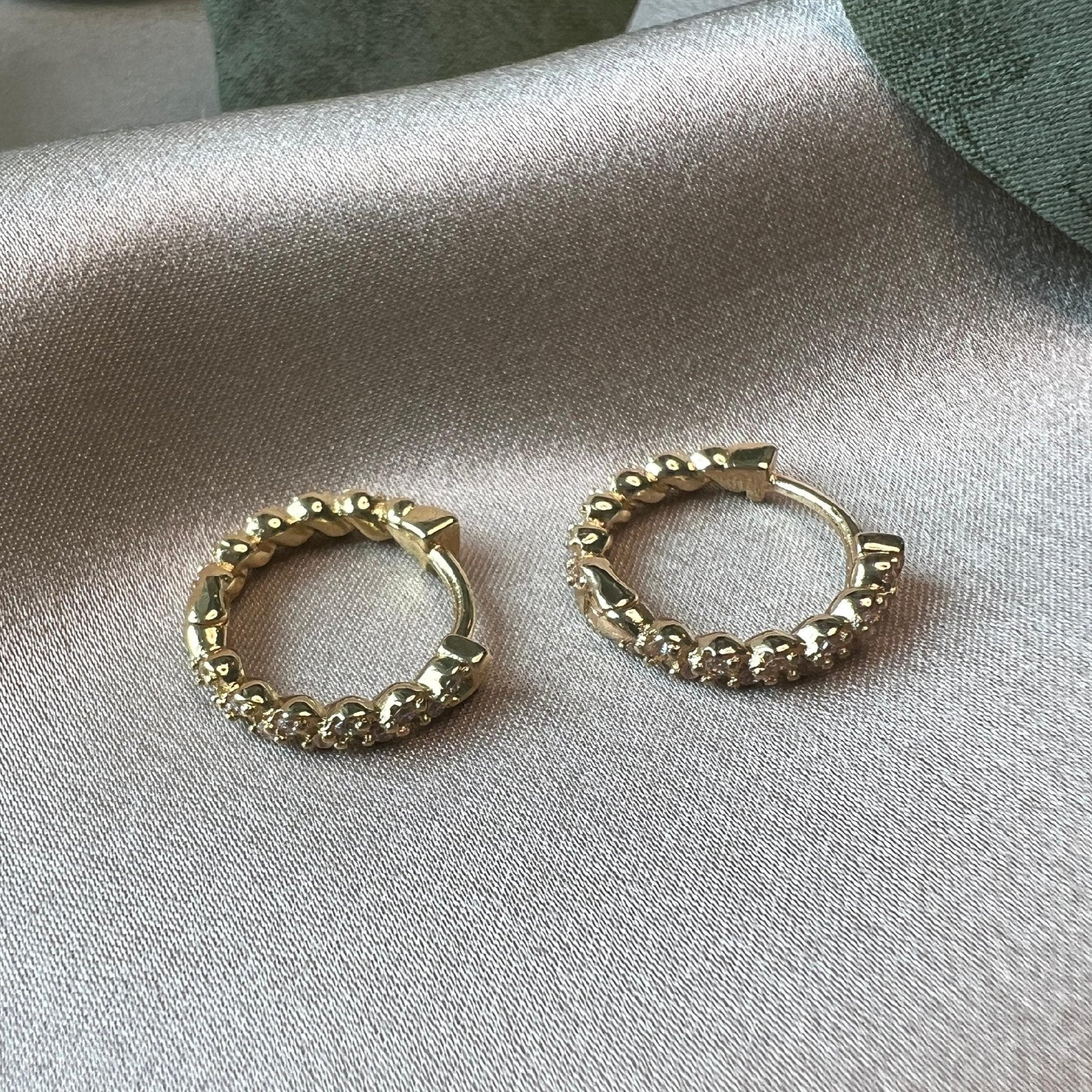 Funkelnde runde Creolen - Zeitlose Eleganz in Gold und Silber - 1,5 cm Durchmesser - Brautohrringe - Gold-Ohrringe-Schmuckblüte