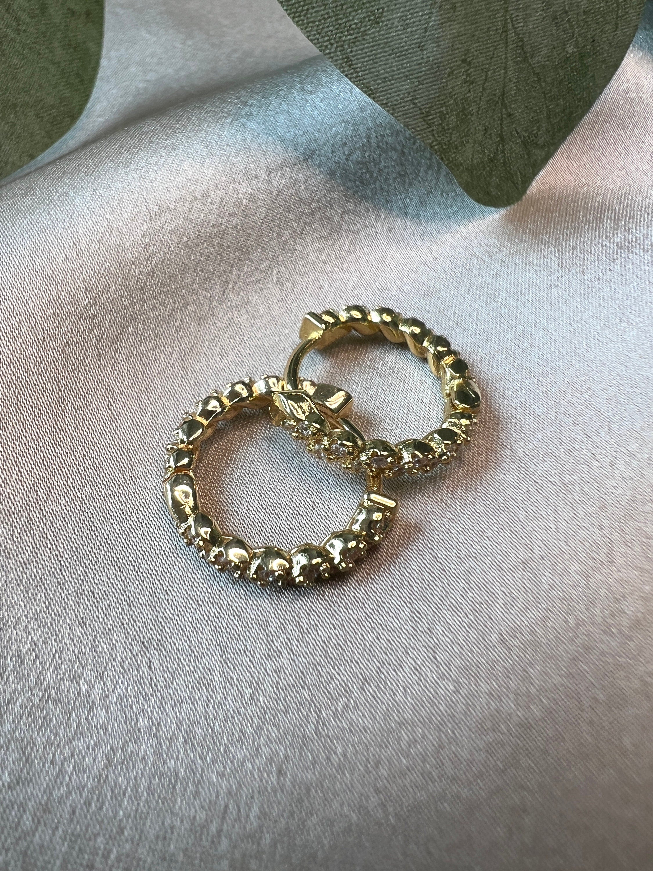 Funkelnde runde Creolen - Zeitlose Eleganz in Gold und Silber - 1,5 cm Durchmesser - Brautohrringe - Gold-Ohrringe-Schmuckblüte