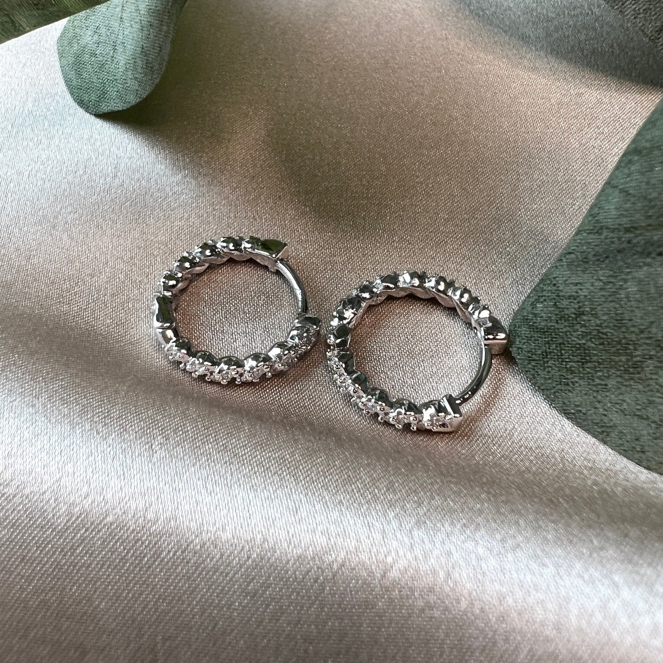 Funkelnde runde Creolen - Zeitlose Eleganz in Gold und Silber - 1,5 cm Durchmesser - Brautohrringe - Silber-Ohrringe-Schmuckblüte