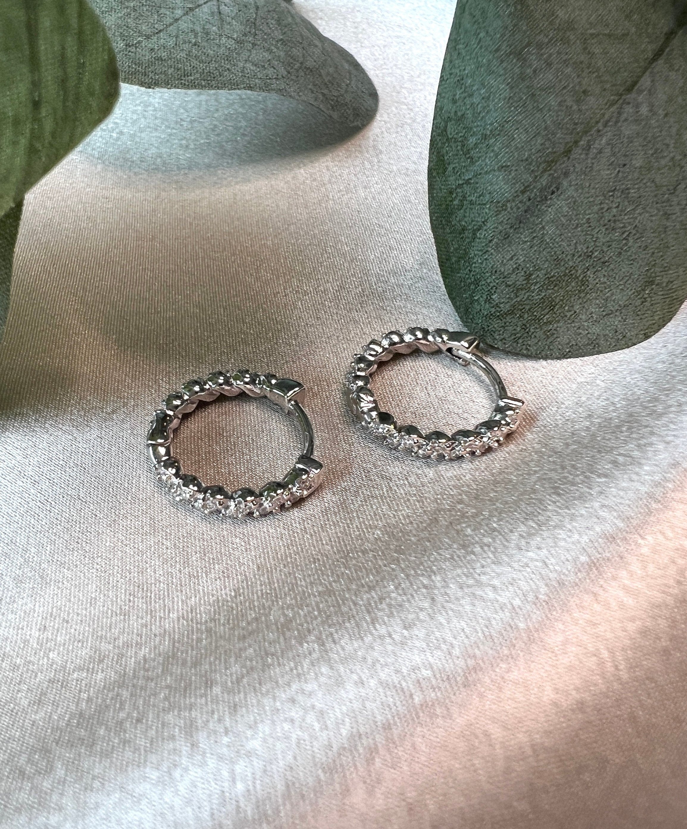 Funkelnde runde Creolen - Zeitlose Eleganz in Gold und Silber - 1,5 cm Durchmesser - Brautohrringe - Silber-Ohrringe-Schmuckblüte