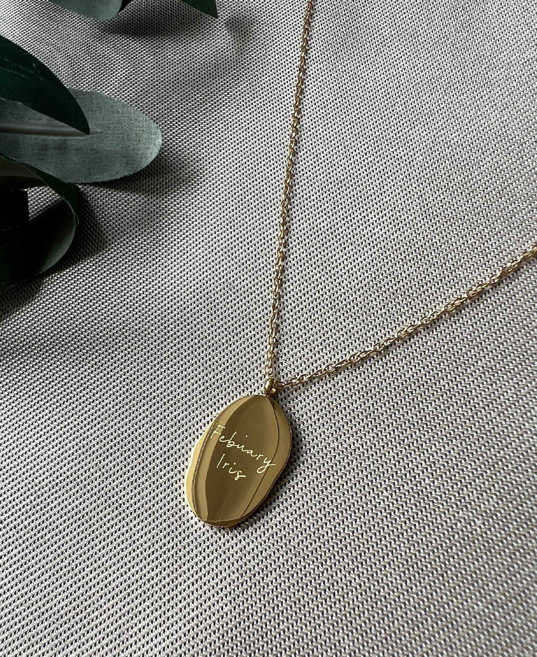 Geburtsblume Halskette, Februar, Geburtsmonat, Iris Blume, 18k Gold, wasserfest, Halskette für Frauen, Geschenk-Halskette-Schmuckblüte