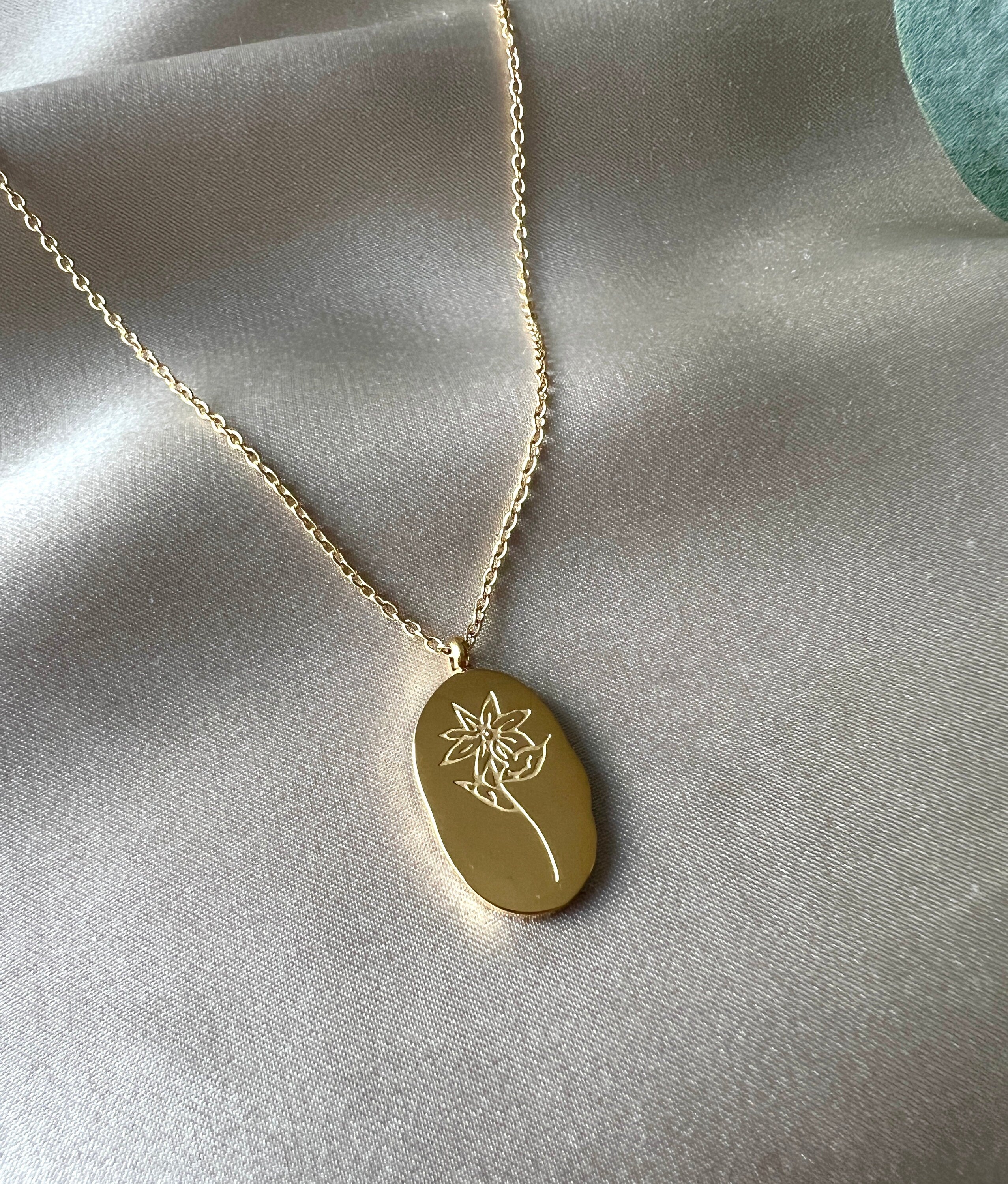 Geburtsblume Halskette, Mai, Geburtsmonat, Lilien Blume, 18k Gold, wasserfest, Halskette für Frauen, Geschenk Trauzeugin-Halskette-Schmuckblüte