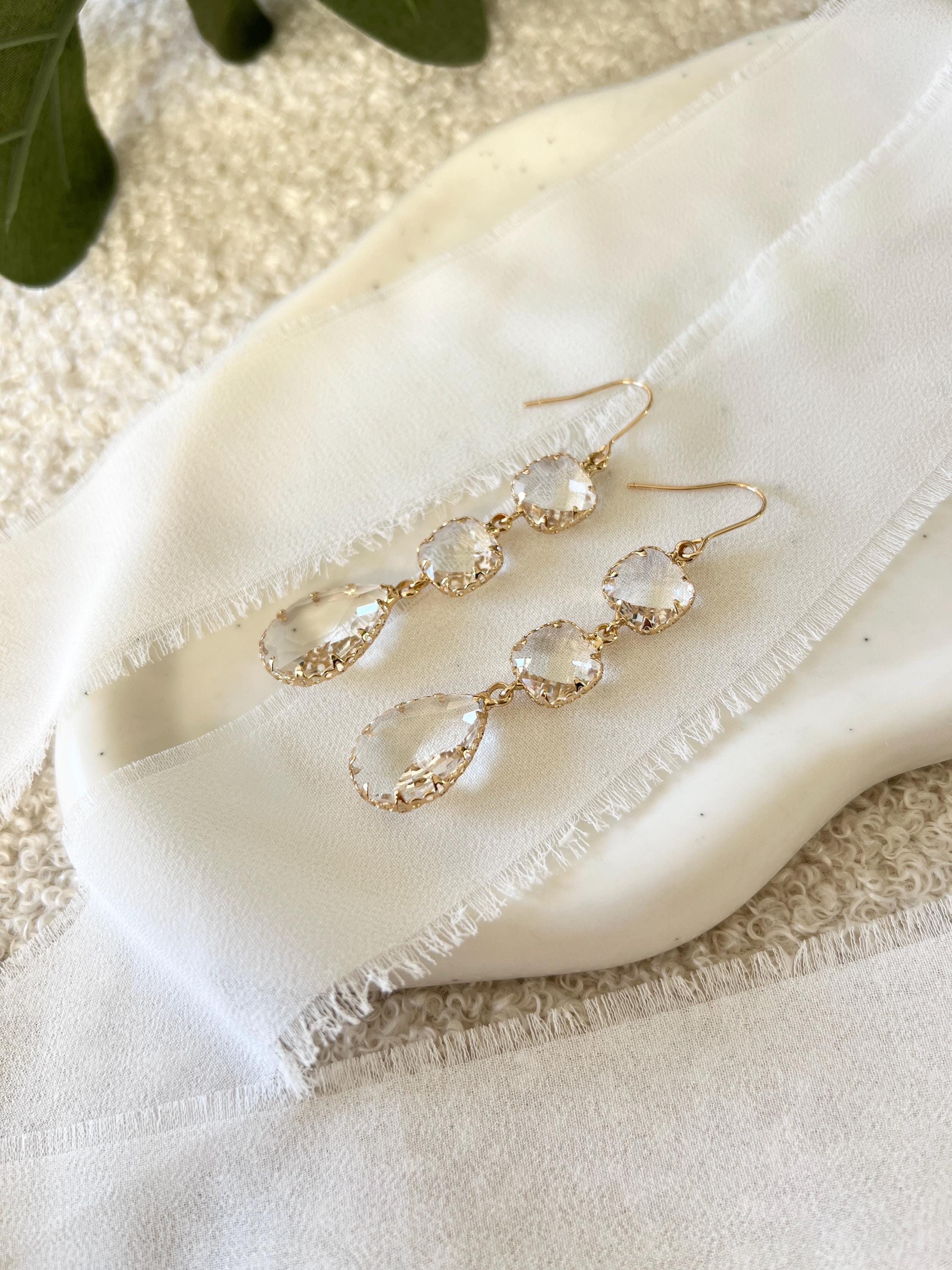 Ohrringe Braut, Gold, Brautohrringe, Tropfenohrringe, moderner Brautschmuck, glänzender Ohrschmuck Standesamt, Schmuck Hochzeit, Brautjungfer und Trauzeugin