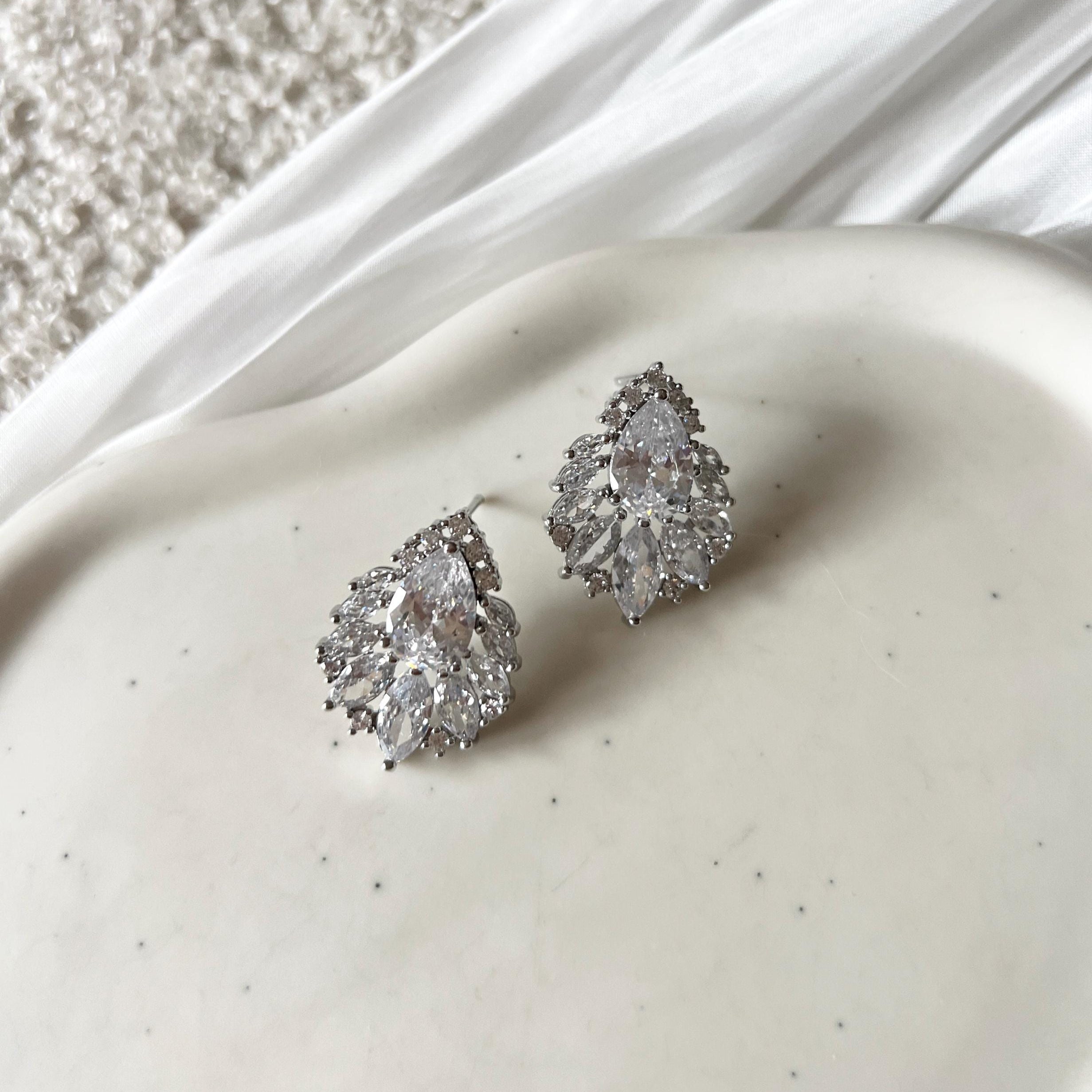 Funkelnde Ohrringe, Silber, Cubic Zirconia, auffallende Ohrstecker, Brautschmuck, glänzende Brautohrringe, eleganter Schmuck Standesamt, modern, Hochzeit