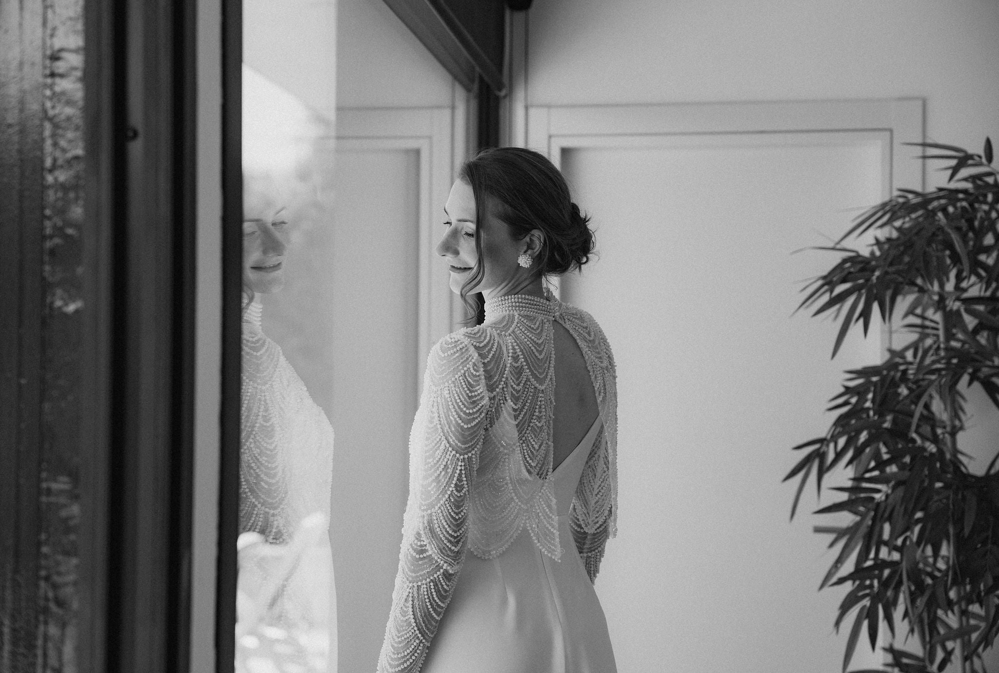 Perlenohrringe, Ohrringe mit weißen Perlen, Brautschmuck, moderne Ohrstecker, Hochzeit, Schmuck, Braut, Perlenschmuck