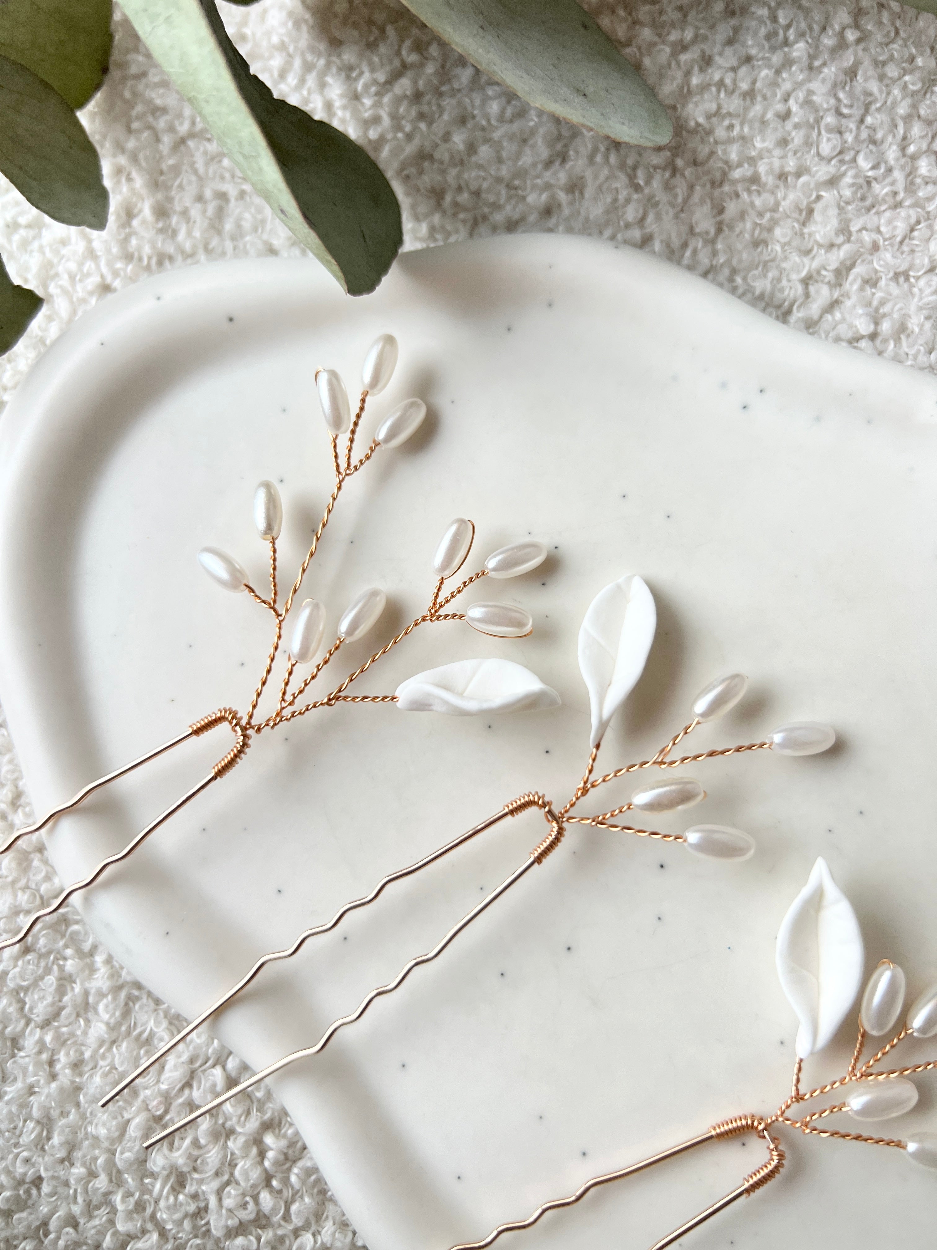 Haarnadeln, Set 3 Stück, ovale Perlen, Schmuckbluete, Brautschmuck, Perlenschmuck, ovale weiße Perlen, goldener Draht, Haarschmuck für die Hochzeit, Brautzubehör, Standesamt, Brautfrisur, Schmuck