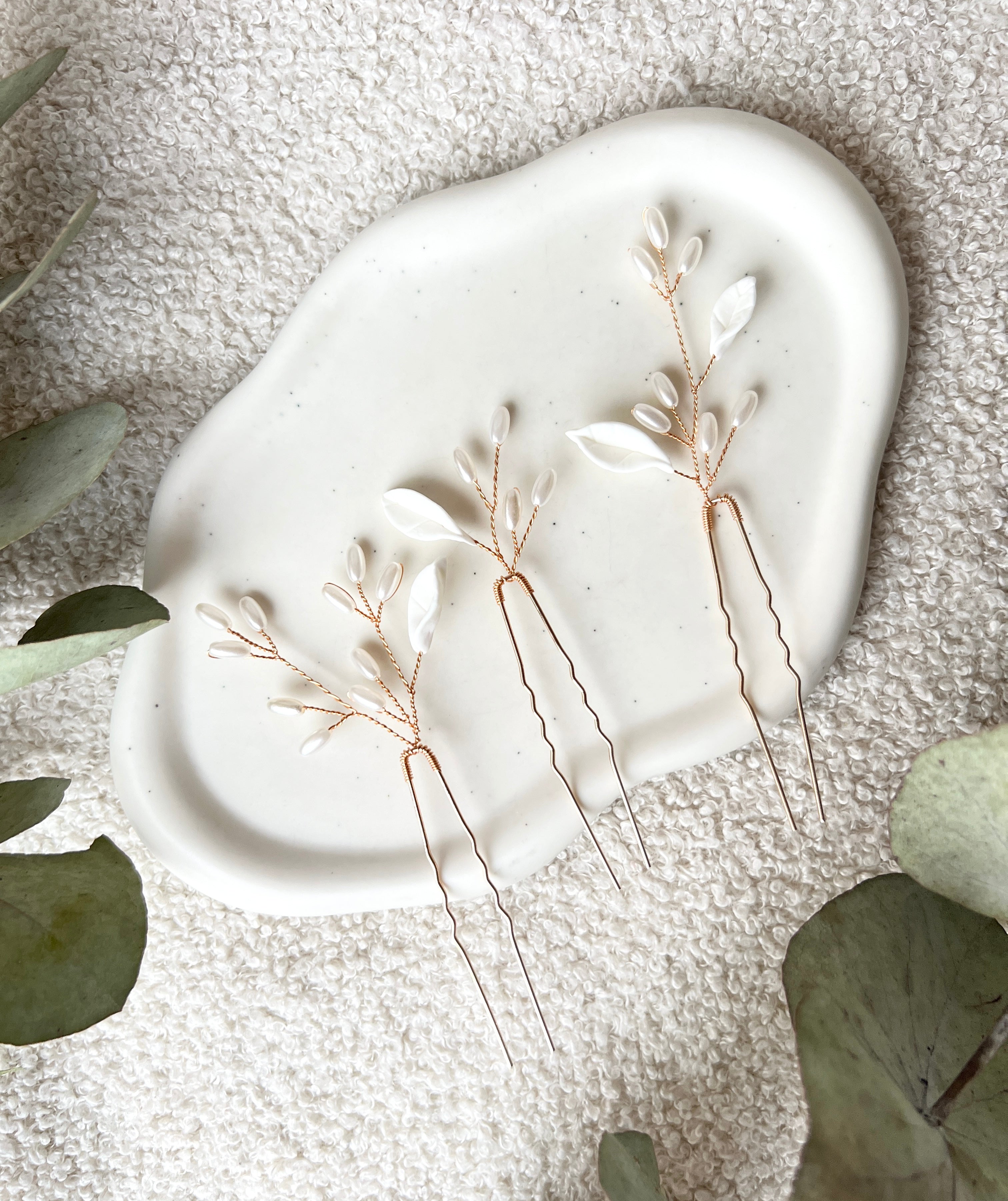 Haarnadeln, Set 3 Stück, ovale Perlen, Schmuckbluete, Brautschmuck, Perlenschmuck, ovale weiße Perlen, goldener Draht, Haarschmuck für die Hochzeit, Brautzubehör, Standesamt, Brautfrisur, Schmuck