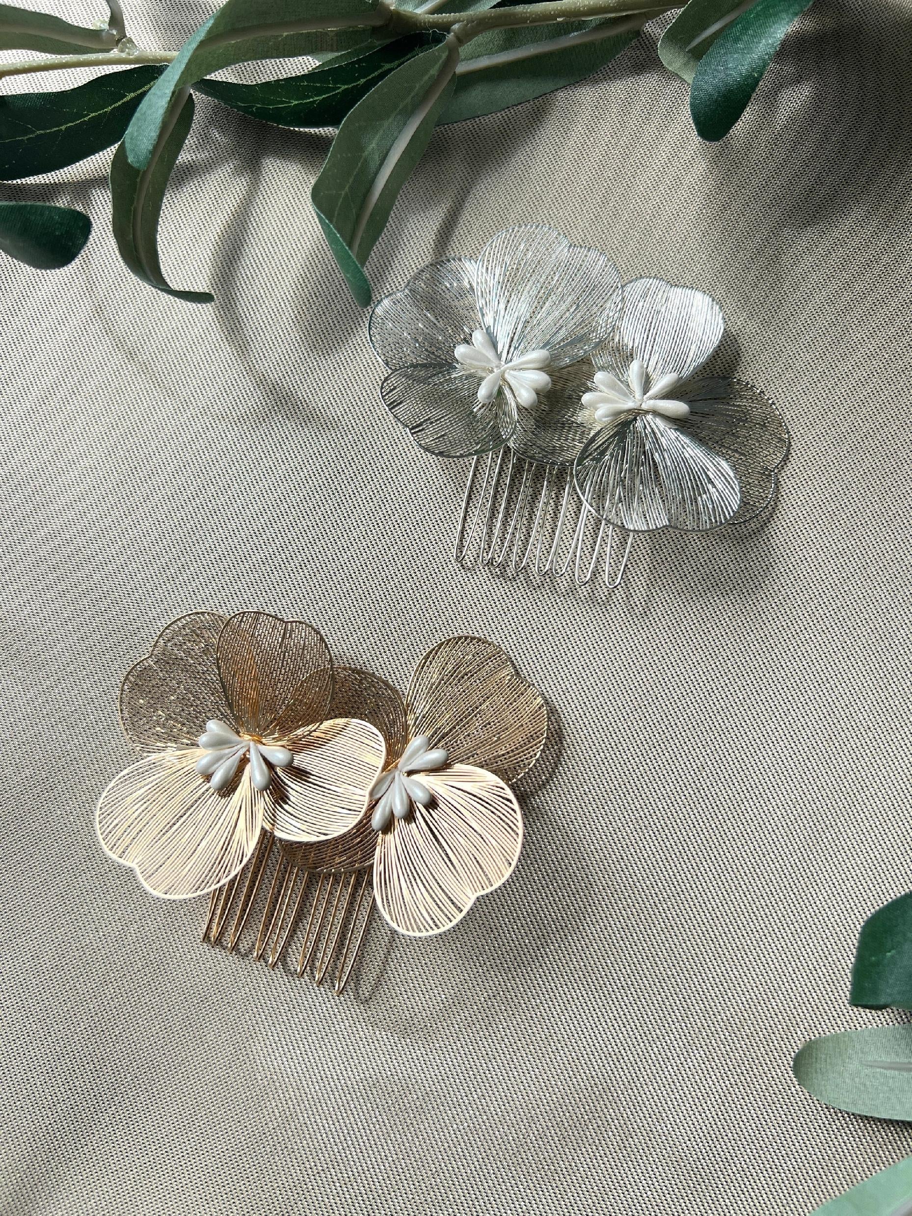 Haarschmuck, Braut, Brautjungfer, Trauzeugin, silber, rosegold, Haarkamm, filigraner Schmuck, Hochzeit, floral, Blumen dezenter Brautschmuck - Rose gold-Brauthaarschmuck-Schmuckblüte