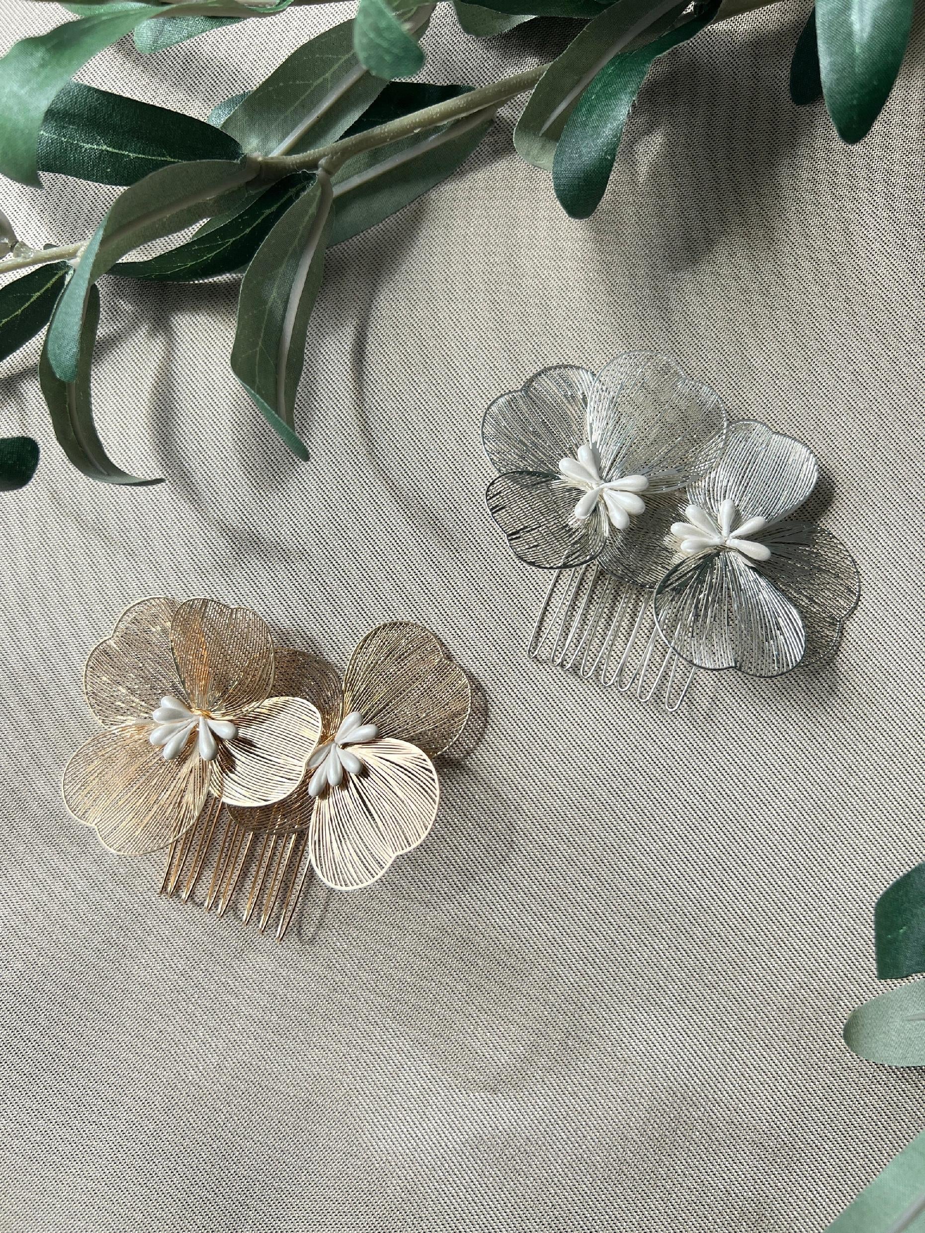 Haarschmuck, Braut, Brautjungfer, Trauzeugin, silber, rosegold, Haarkamm, filigraner Schmuck, Hochzeit, floral, Blumen dezenter Brautschmuck - Rose gold-Brauthaarschmuck-Schmuckblüte