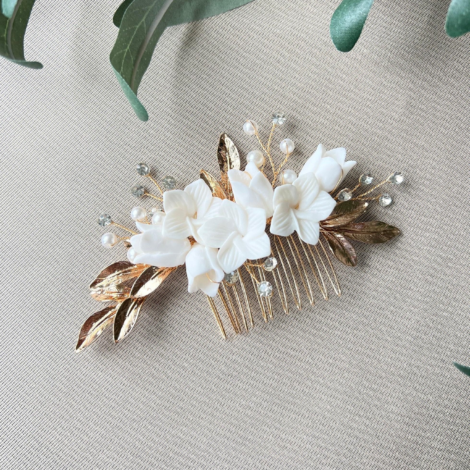 Haarschmuck, rosegold, weiße Blüten, floraler Haarkamm, Braut Hochzeit, hochwertiger Brauthaarschmuck, Brautfrisur-Brauthaarschmuck-Schmuckblüte
