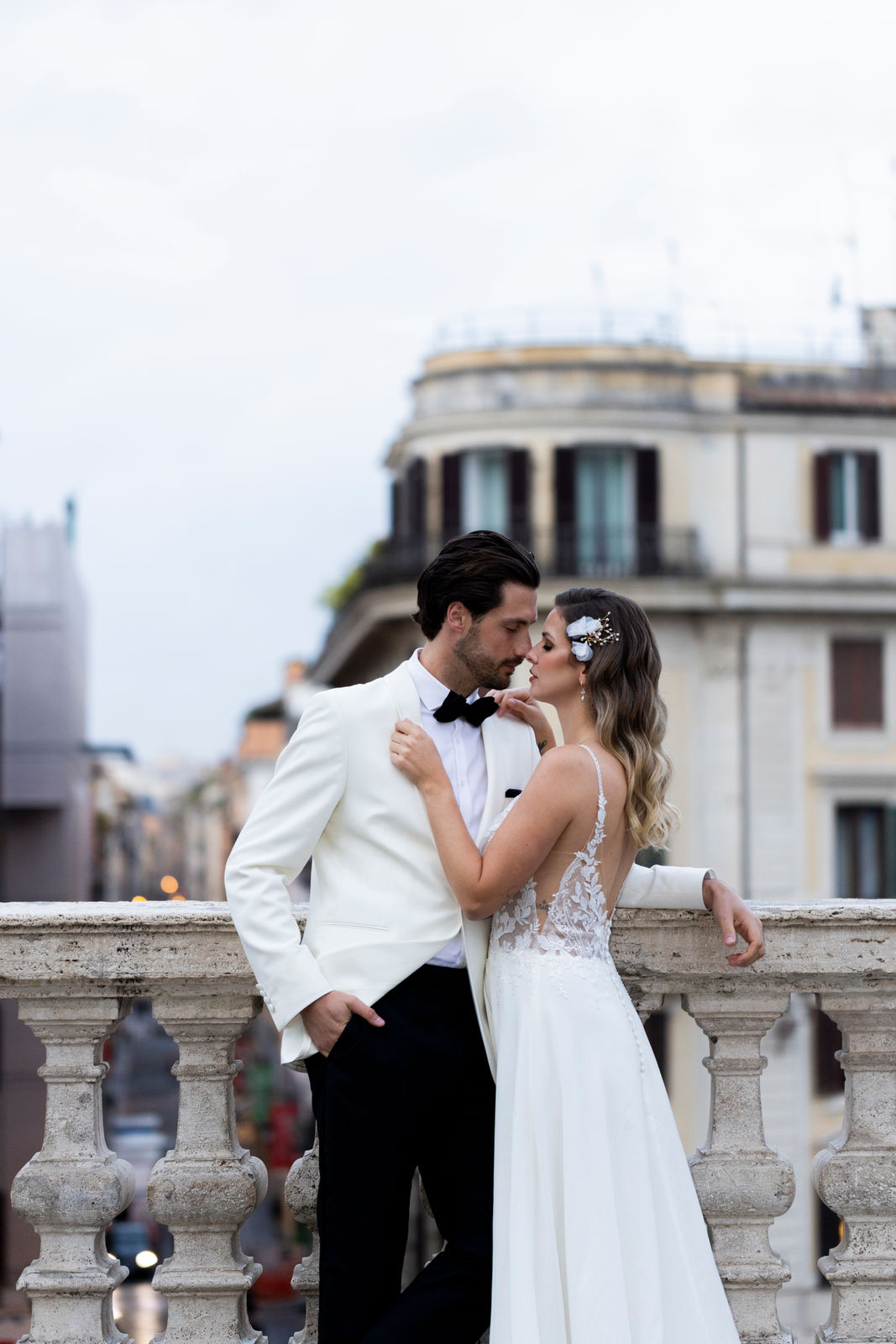 Haarnadel, gold, Blütenblätter, feine weisse Perlen, Brautschmuck, Hochzeit, Hochzeitsschmuck, eleganter Brauthaarschmuck