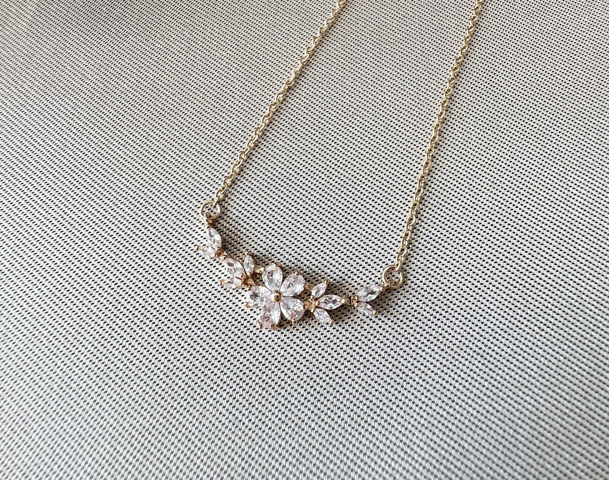 Halskette Braut mit funkelnden Zirkoniasteinen, gold, Blumen, Braut Halskette floral, Brautschmuck, Trauzeugin, Brautjungfer, Frauen - Gold-Halskette-Schmuckblüte