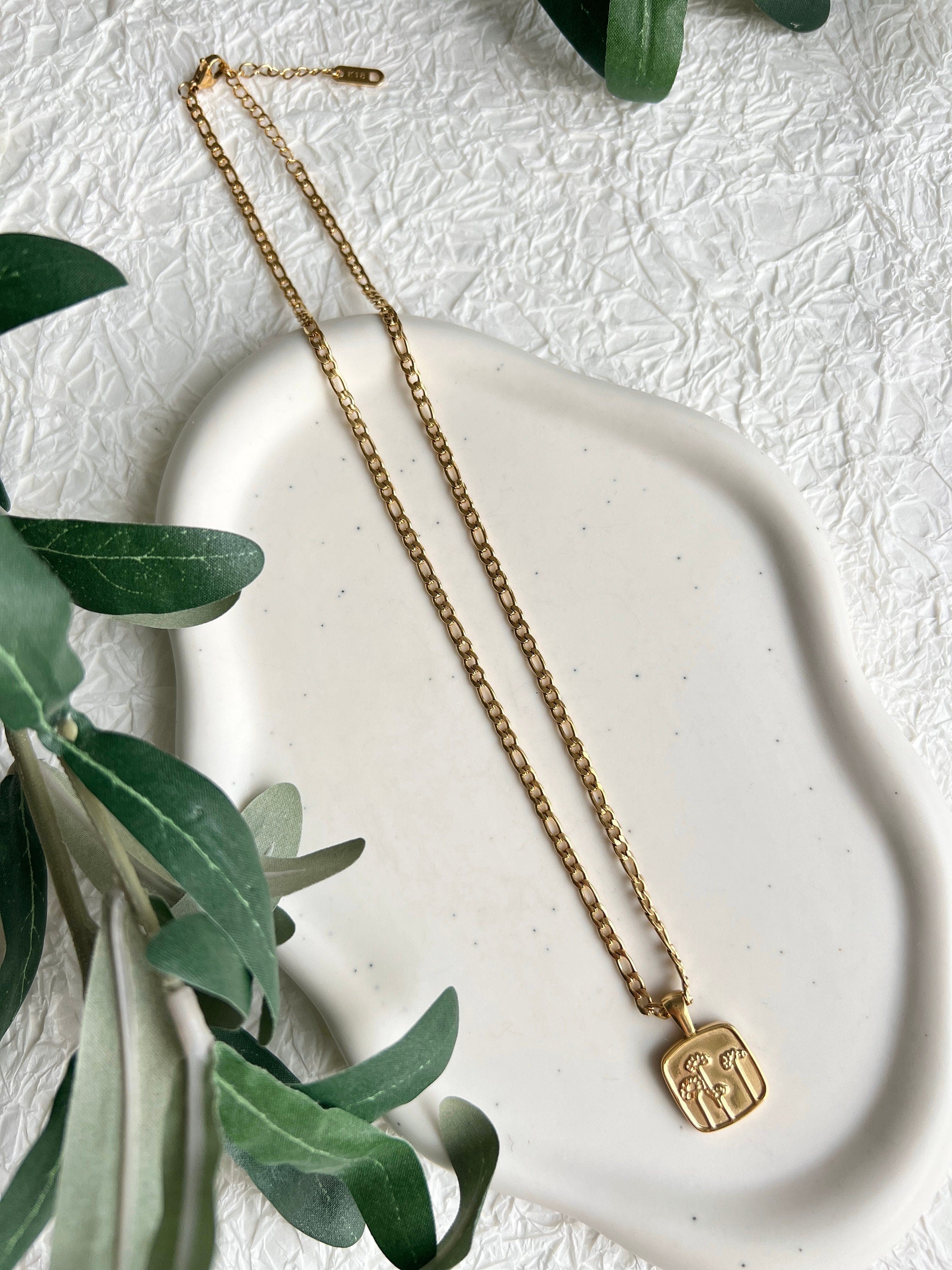 Halskette, Gold mit Blumen Anhänger, goldene Halskette, Figaro Panzerkette, feiner Schmuck,-Halskette-Schmuckblüte