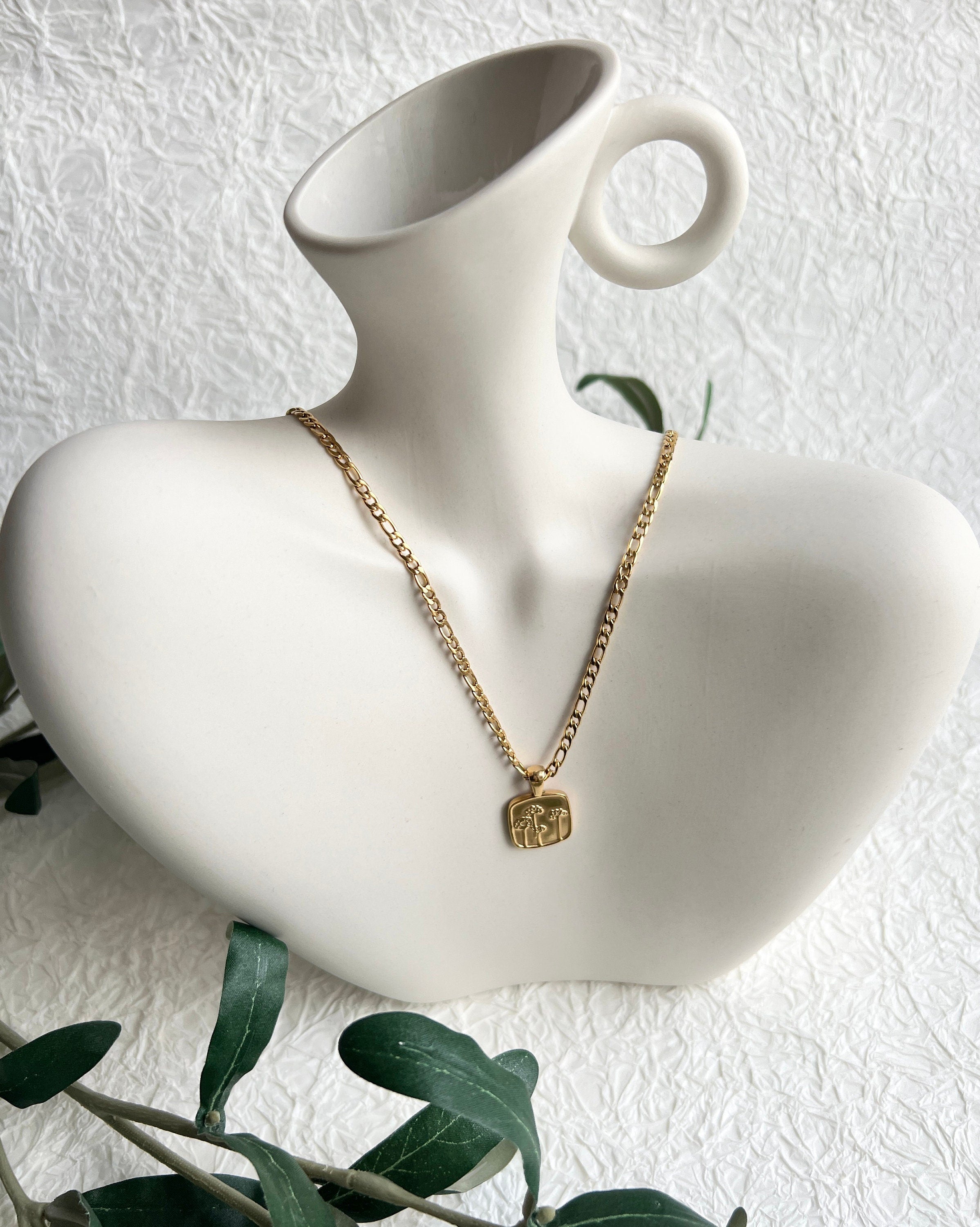 Halskette, Gold mit Blumen Anhänger, goldene Halskette, Figaro Panzerkette, feiner Schmuck,-Halskette-Schmuckblüte