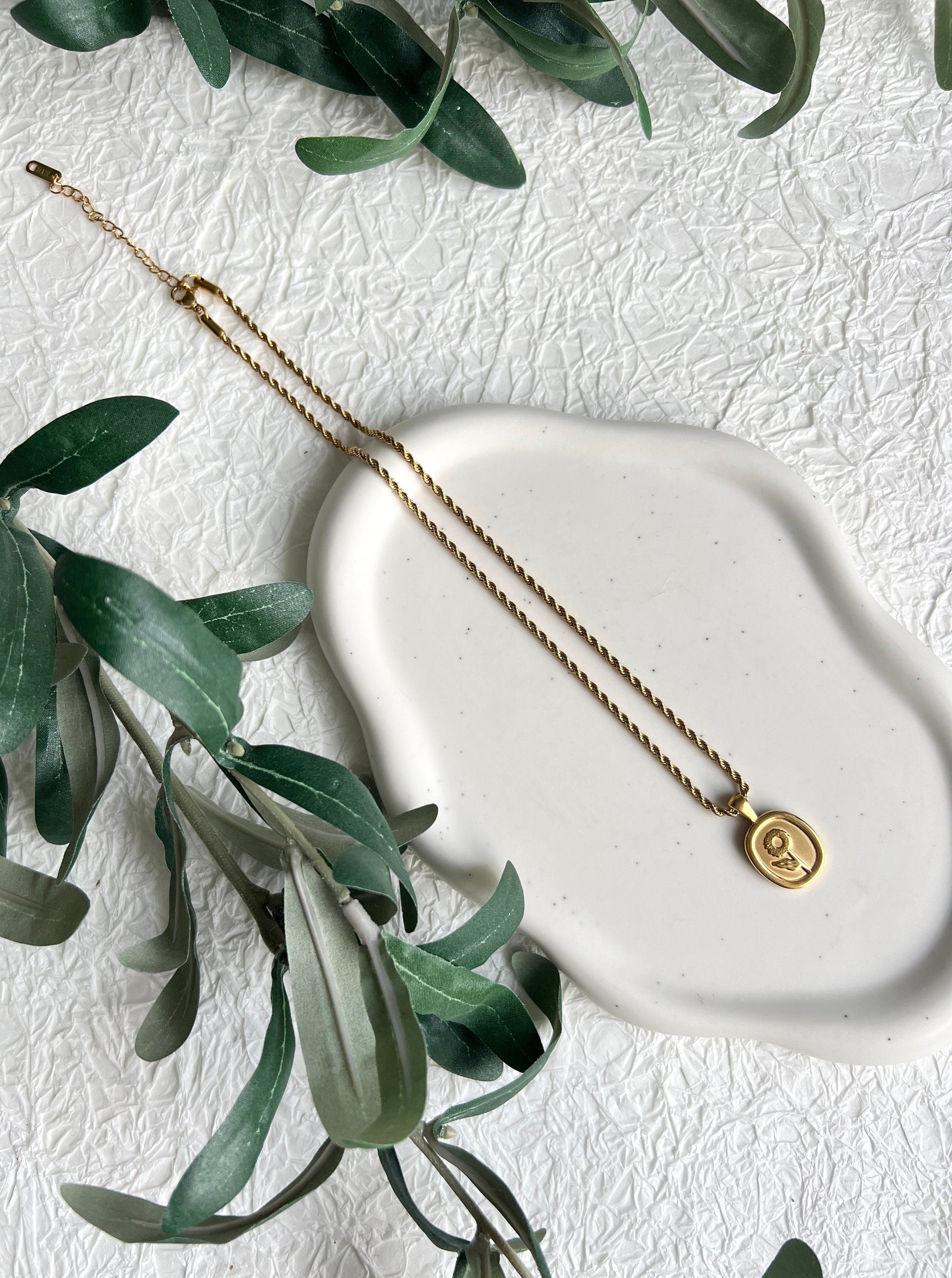 Halskette, Gold mit Blumen Anhänger, goldene Halskette, gedrehte Kette, feiner Schmuck, hochwertig,-Halskette-Schmuckblüte