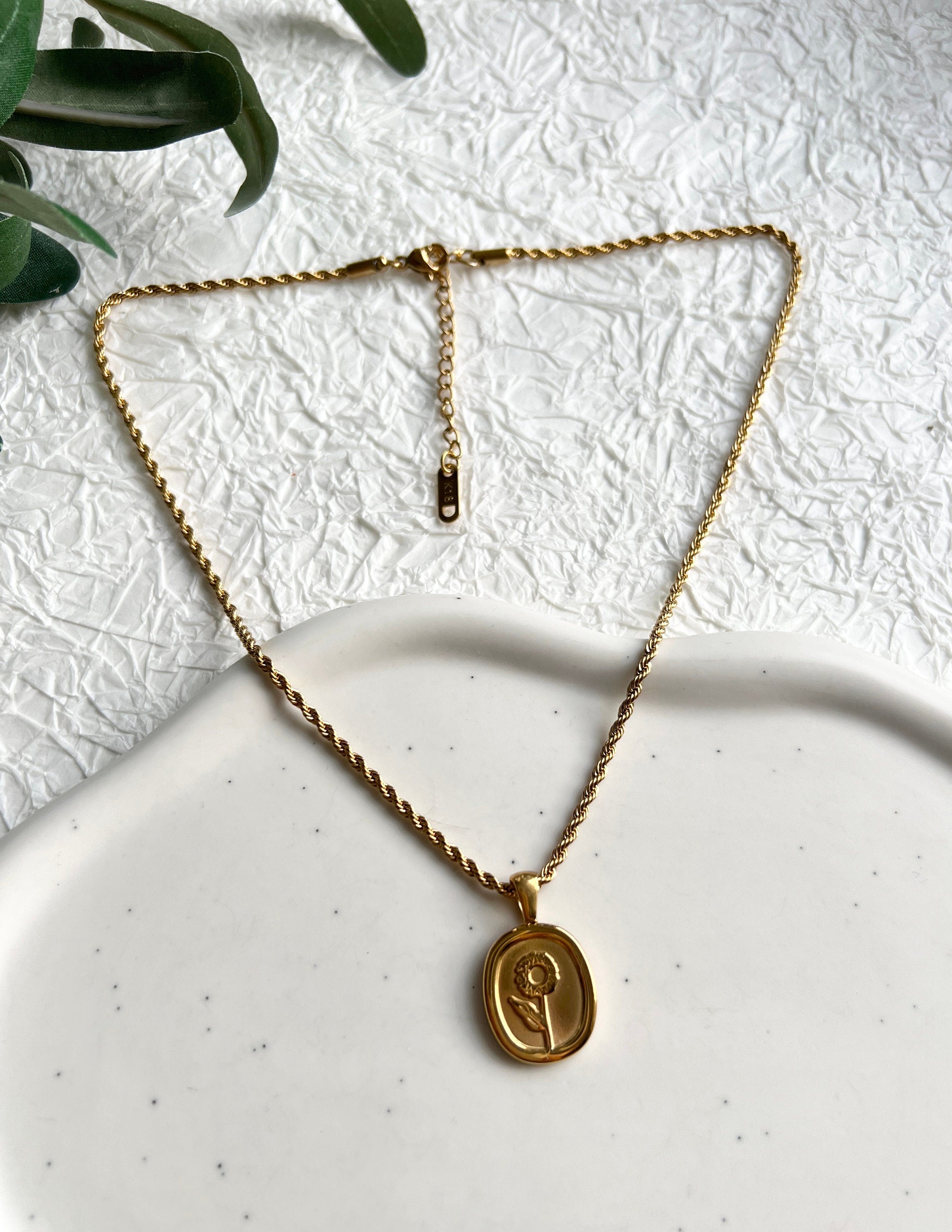 Halskette, Gold mit Blumen Anhänger, goldene Halskette, gedrehte Kette, feiner Schmuck, hochwertig,-Halskette-Schmuckblüte