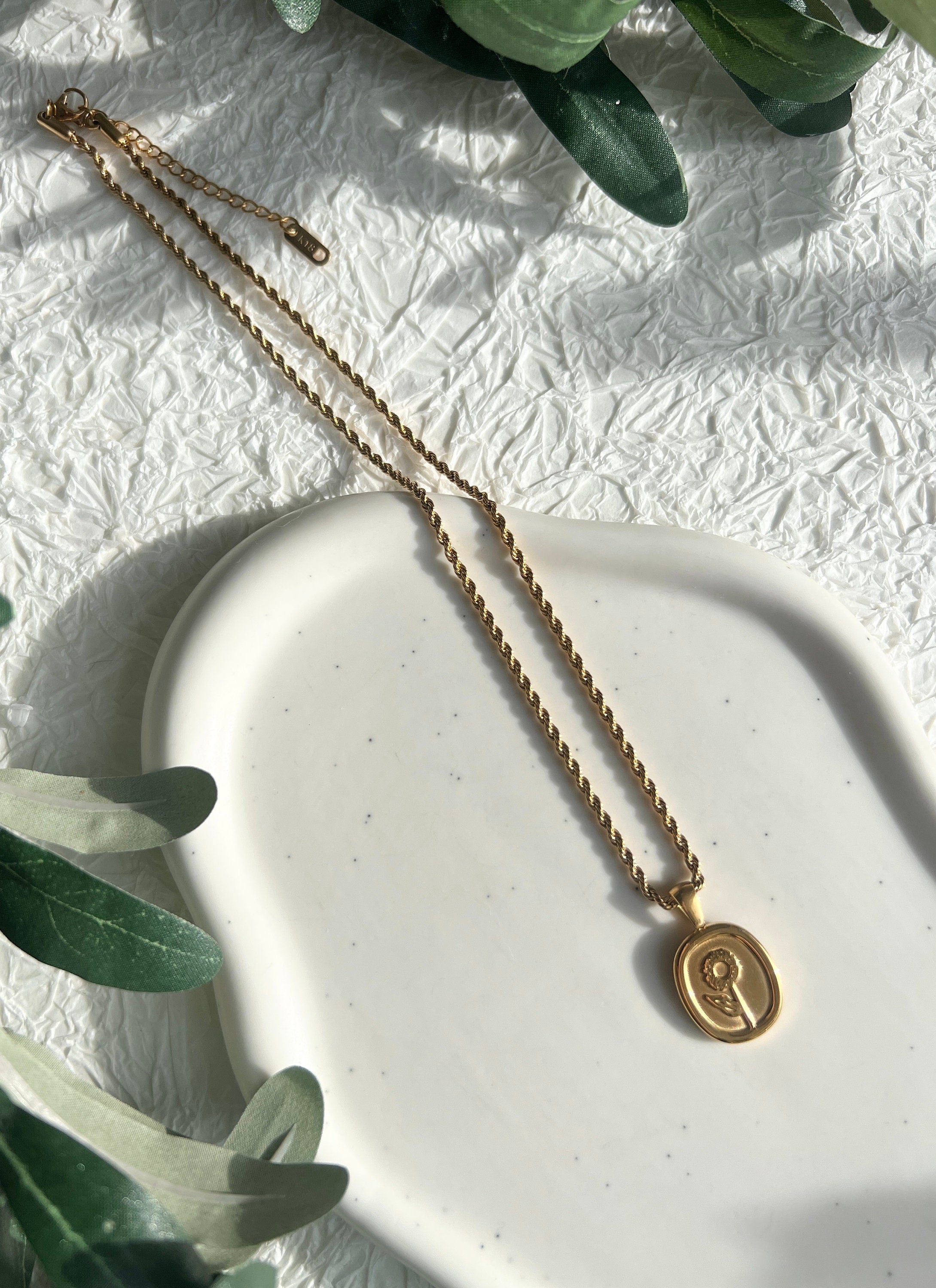 Halskette, Gold mit Blumen Anhänger, goldene Halskette, gedrehte Kette, feiner Schmuck, hochwertig,-Halskette-Schmuckblüte