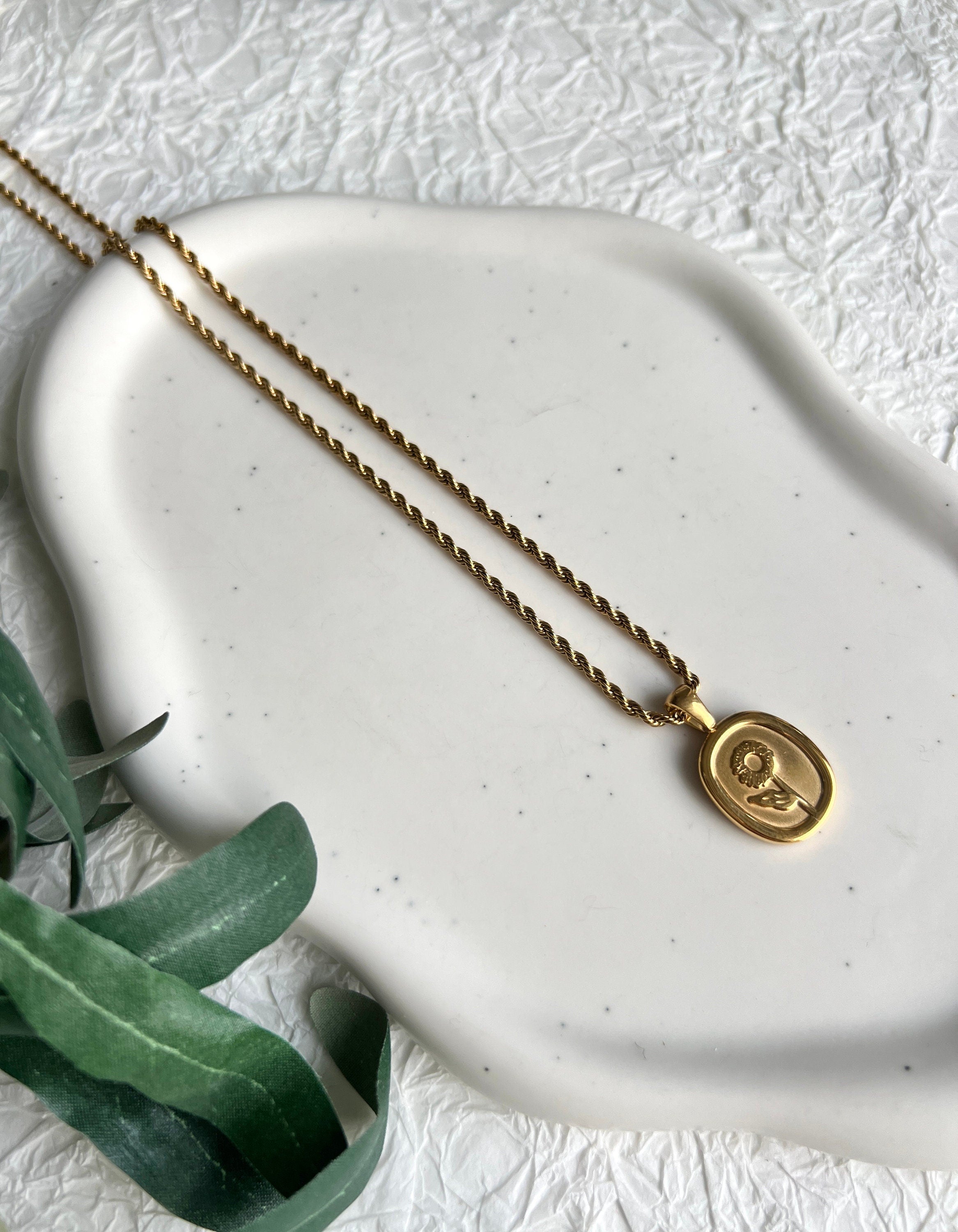 Halskette, Gold mit Blumen Anhänger, goldene Halskette, gedrehte Kette, feiner Schmuck, hochwertig,-Halskette-Schmuckblüte