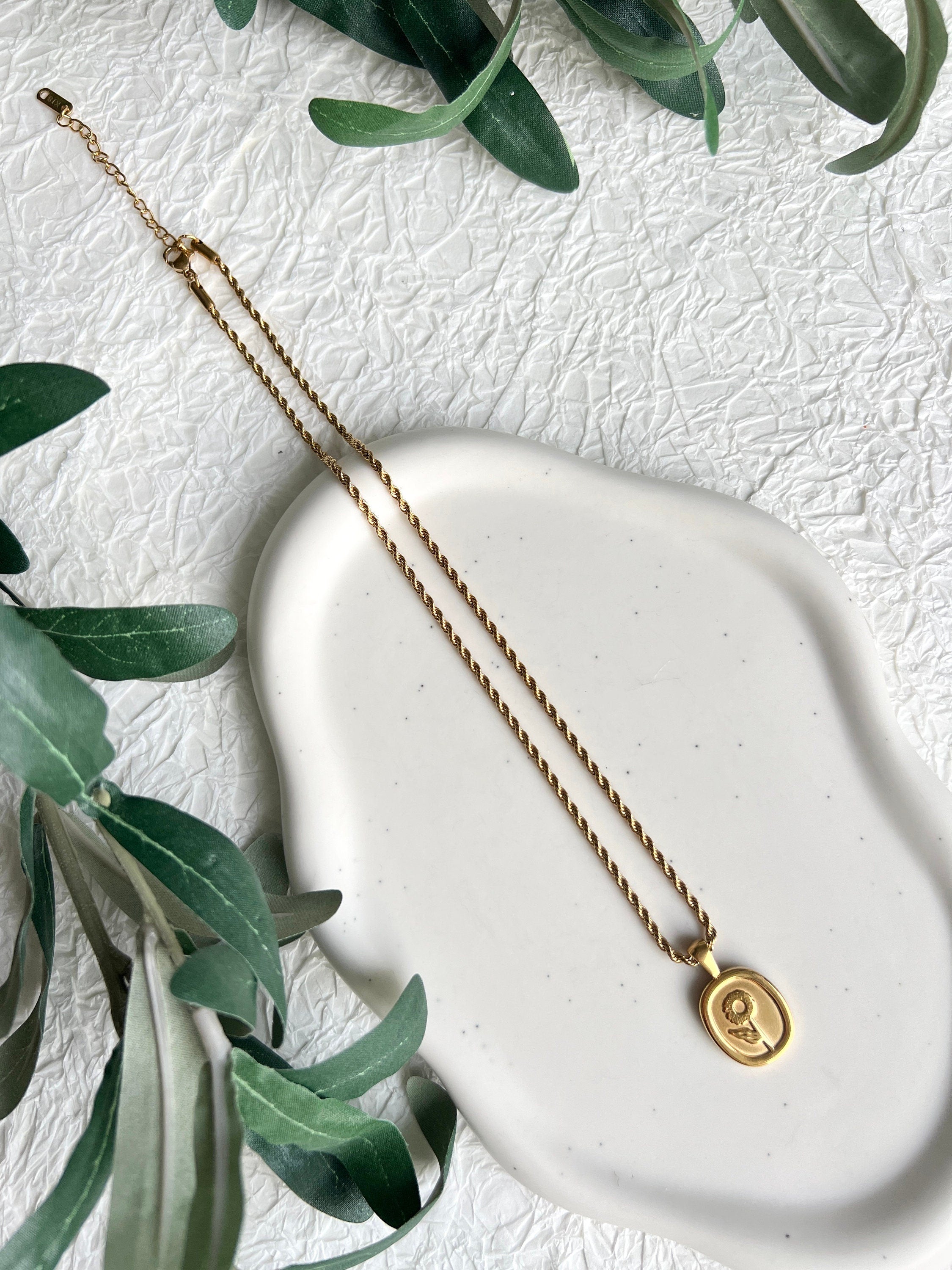 Halskette, Gold mit Blumen Anhänger, goldene Halskette, gedrehte Kette, feiner Schmuck, hochwertig,-Halskette-Schmuckblüte