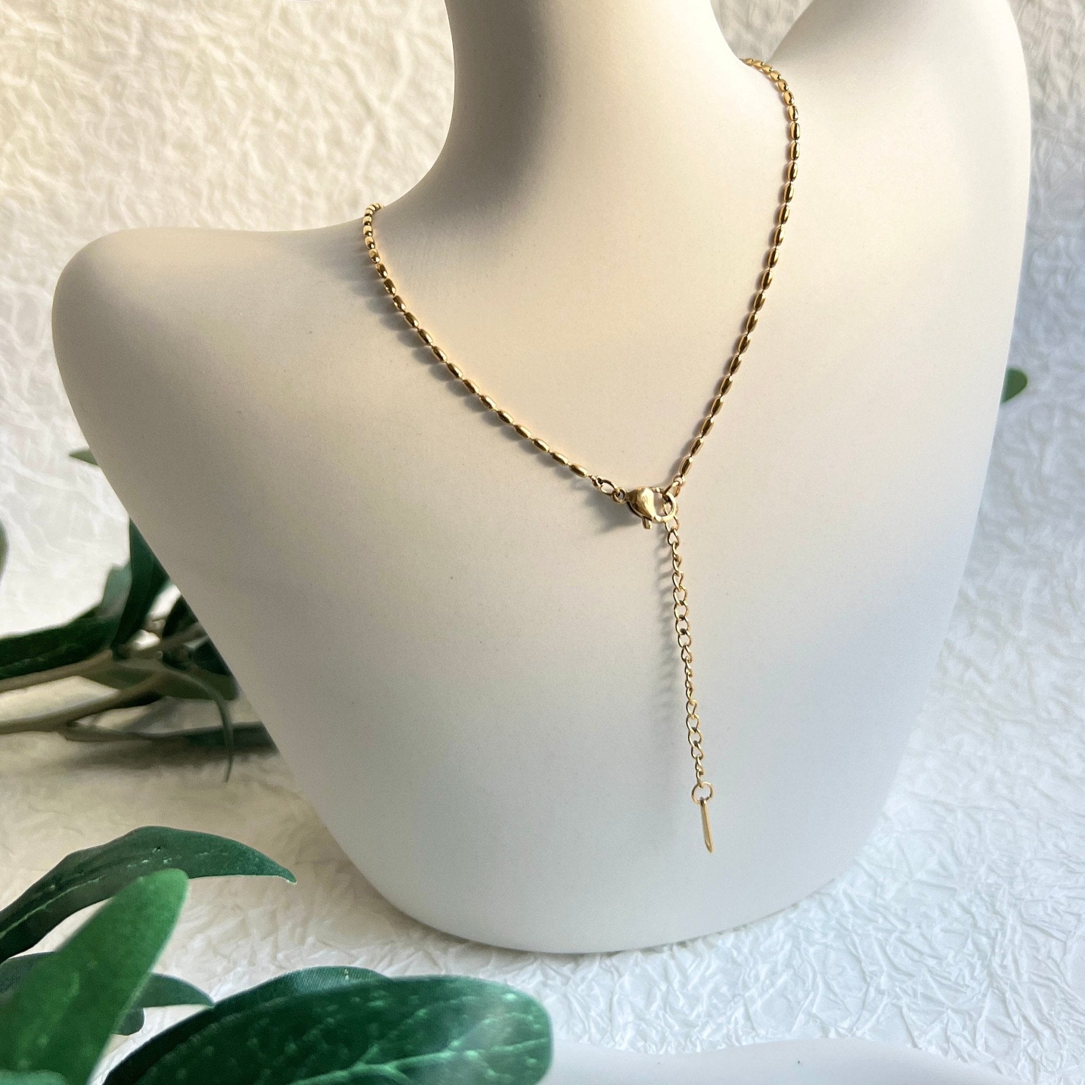 Halskette Gold mit rundem Stein Anhänger, zarte goldene Halskette, eleganter Schmuck Braut,-Halskette-Schmuckblüte