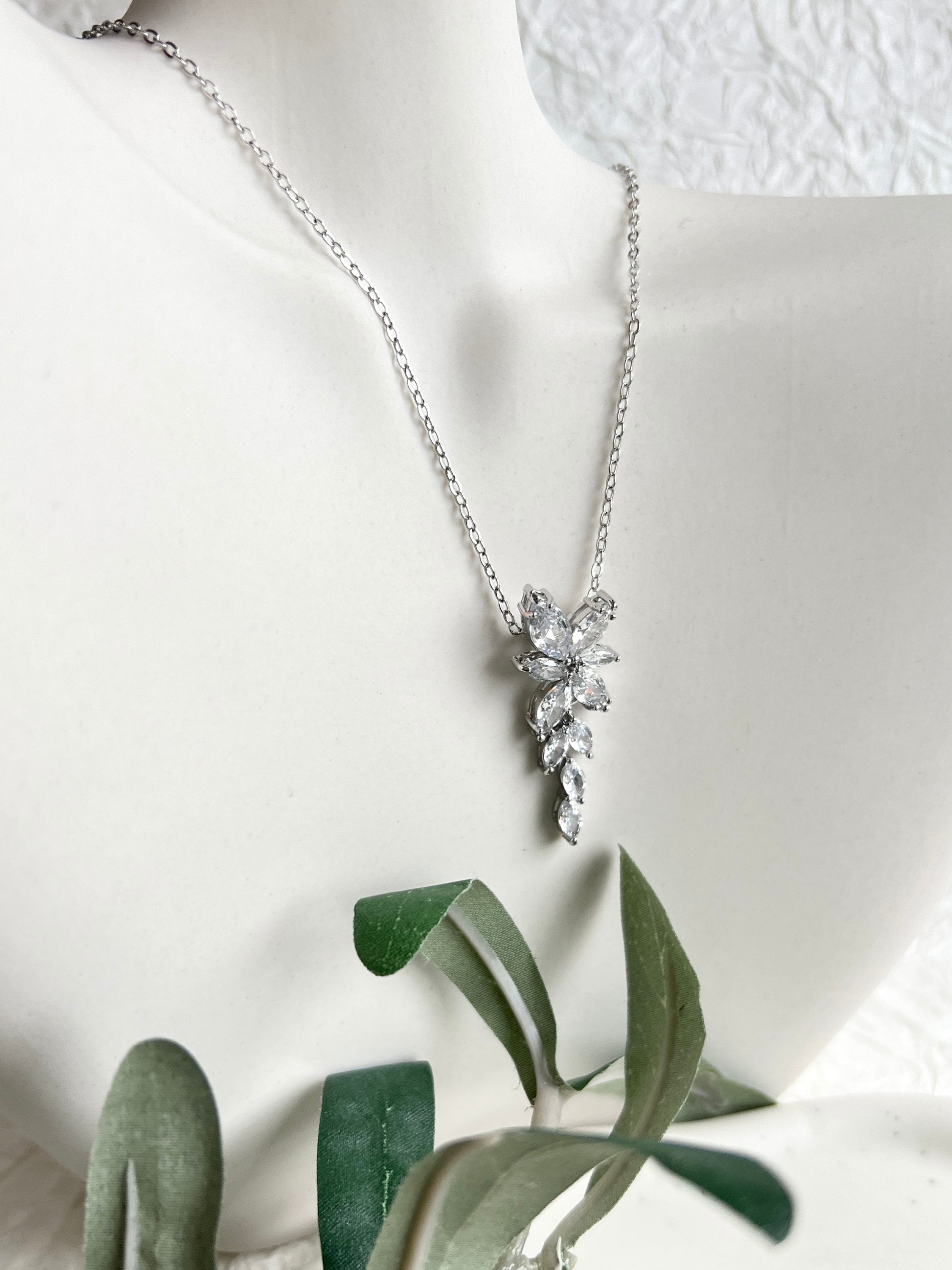 Halskette, Silber, Brautschmuck, funkelnder Anhänger Cubic Zirconia, Edelstahl, eleganter Braut-Ohrringe-Schmuckblüte