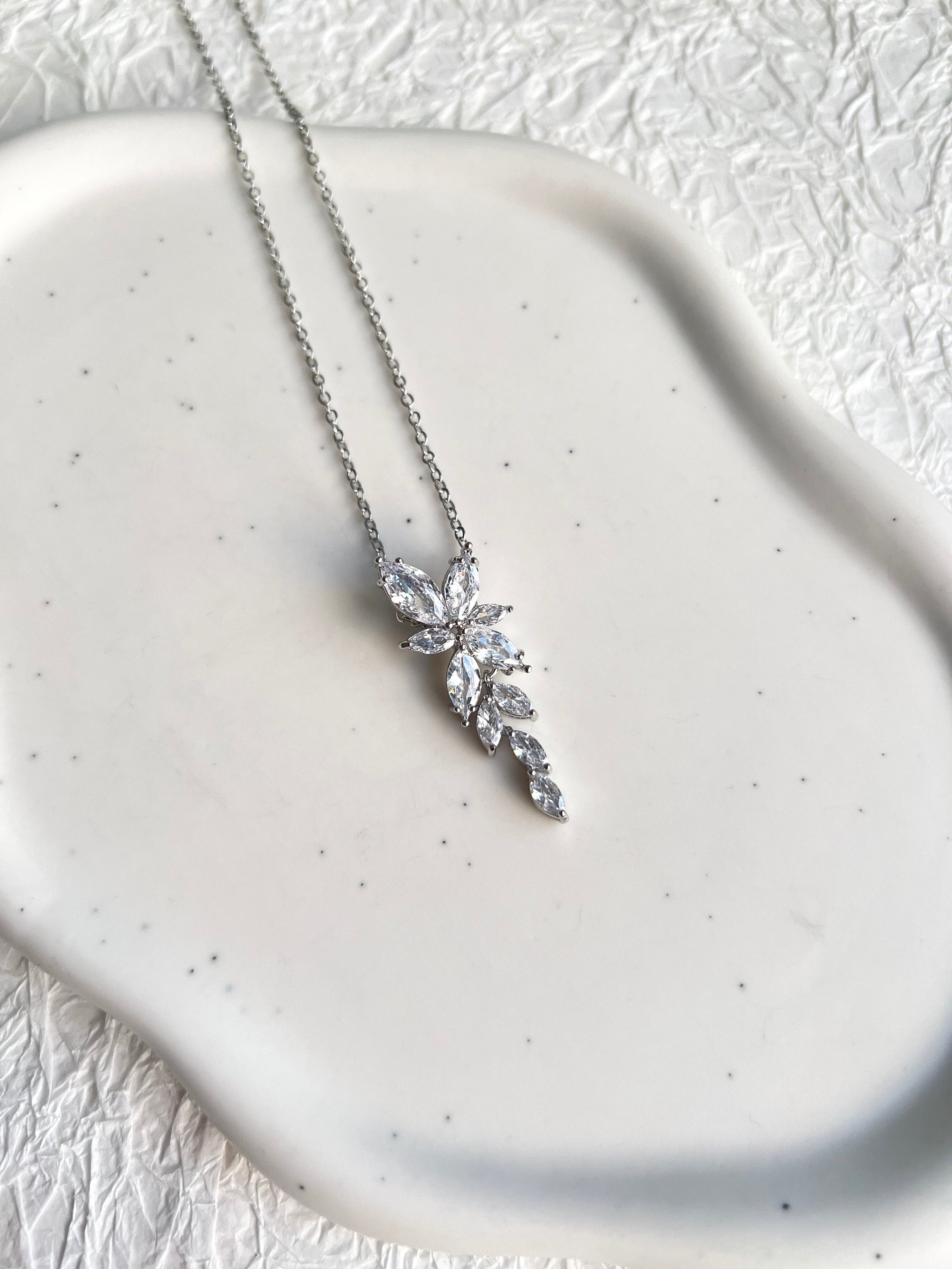 Halskette, Silber, Brautschmuck, funkelnder Anhänger Cubic Zirconia, Edelstahl, eleganter Braut-Ohrringe-Schmuckblüte