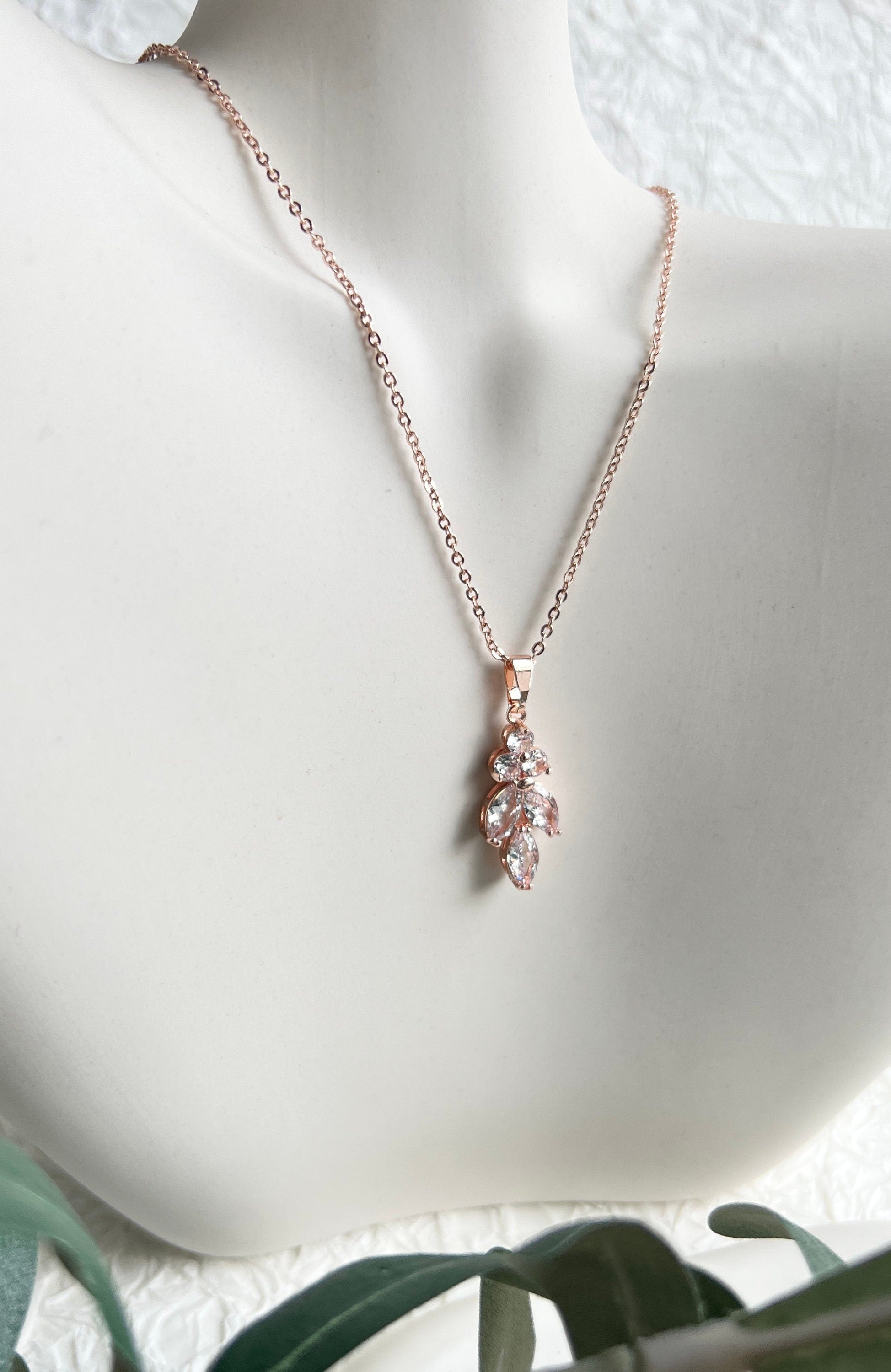 Halskette, Silber, Roségold, Brautschmuck, funkelnder Anhänger, Cubic Zirconia, - Roségold-Halskette-Schmuckblüte