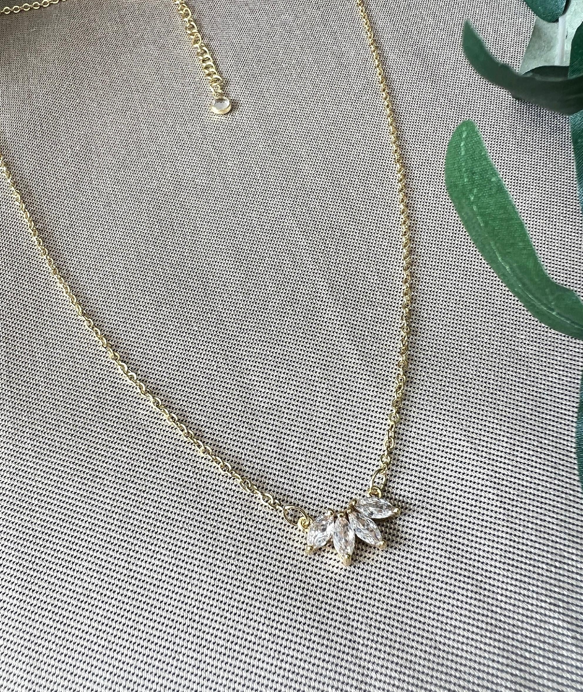 Halskette funkelnder Anhänger, Glitzer Brautschmuck, Gold und Silber, eleganter Schmuck - Gold-Halskette-Schmuckblüte
