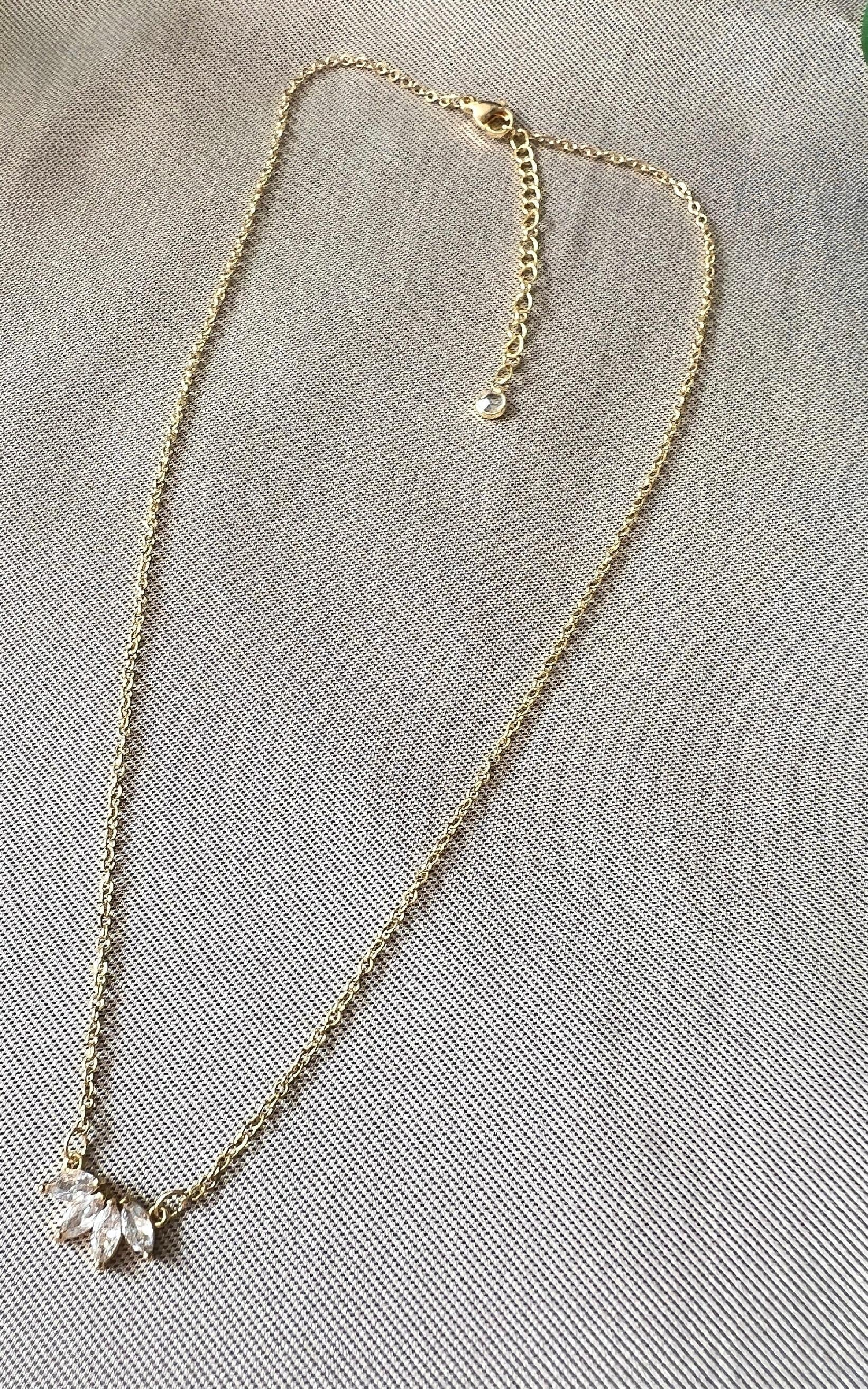 Halskette funkelnder Anhänger, Glitzer Brautschmuck, Gold und Silber, eleganter Schmuck - Gold-Halskette-Schmuckblüte