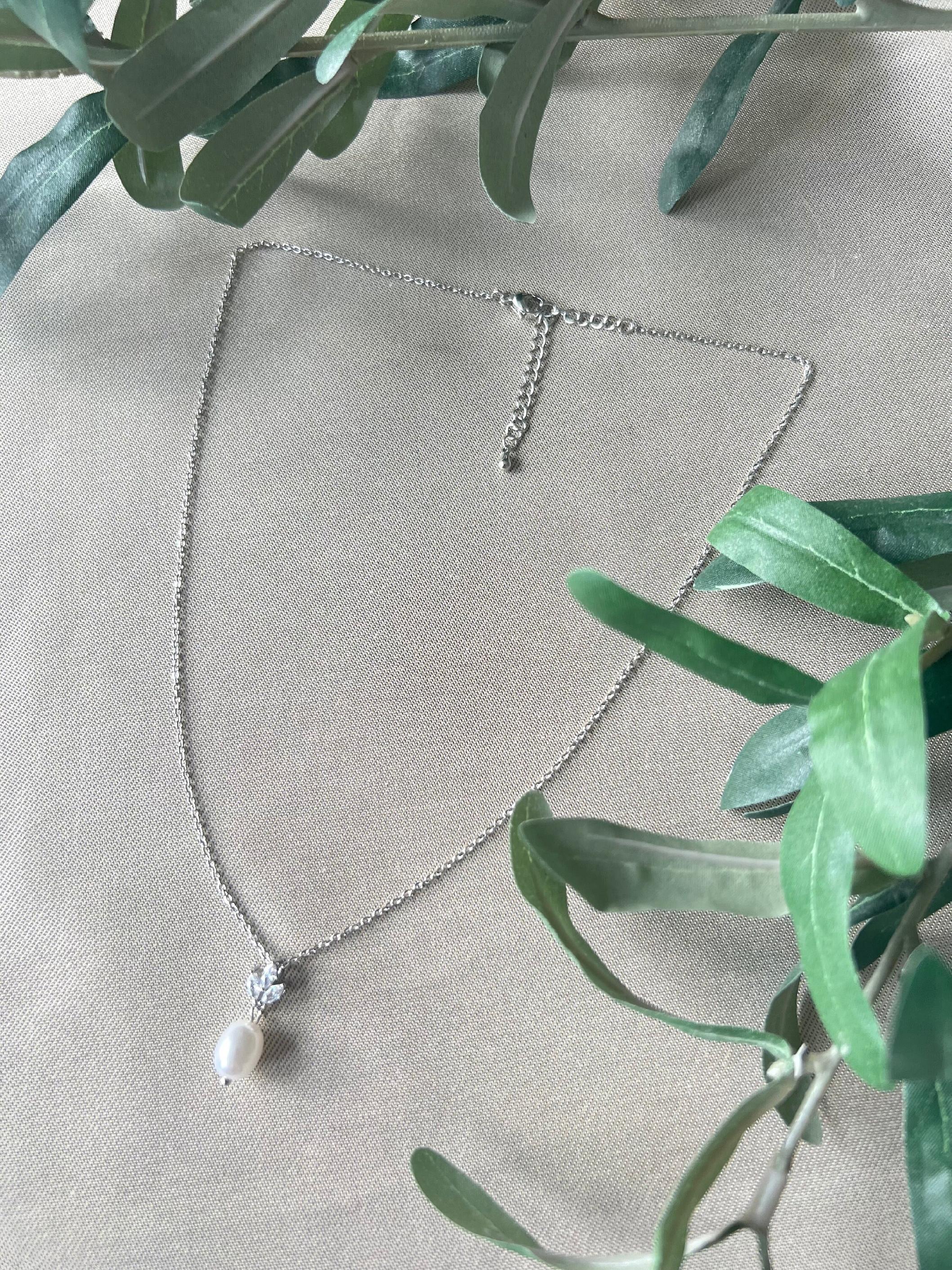 Halskette mit Perlen Anhänger, Brautschmuck Silber, Zirkoniasteine, eleganter Schmuck Braut, - Gold-Halskette-Schmuckblüte