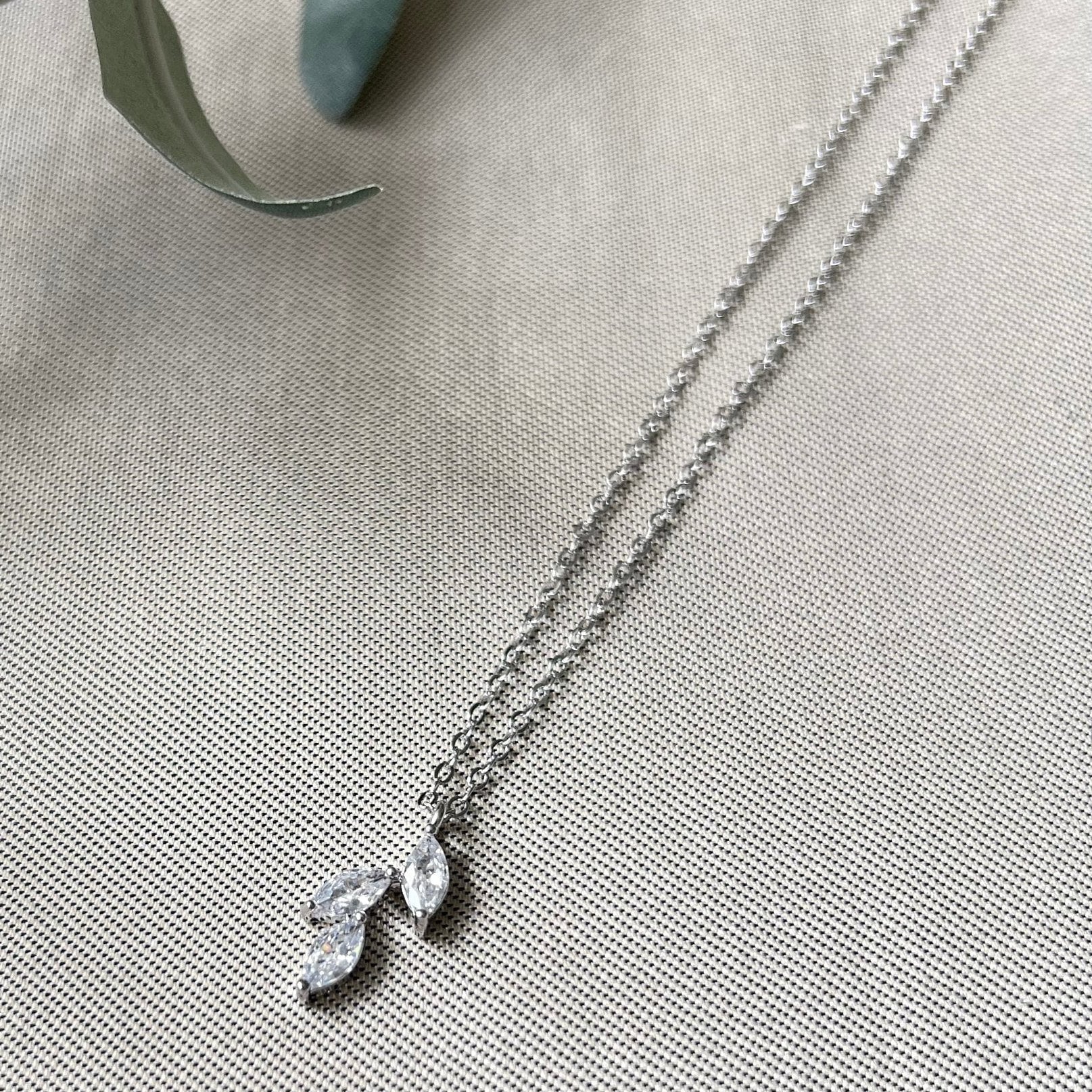 Halskette mit Zirkonia Anhänger, Brautschmuck Roségold oder Silber, eleganter Schmuck fuer die Braut, Silberne Halskette, Hochzeitsschmuck, Schmuckblüte, hochwertige Brautkette, feine Brauthalskette