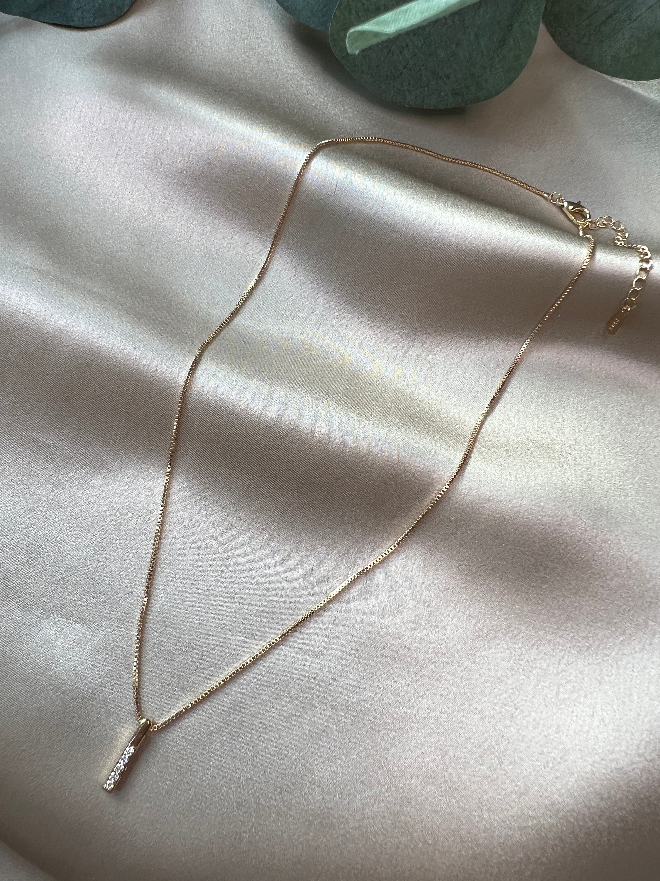 Halskette mit funkelndem Zirkonia-Steinchen Anhänger, filigran, silber, rosegold, gold, Braut Schmuck, Brauthalskette, Halskette für Frauen - Gold-Halskette-Schmuckblüte