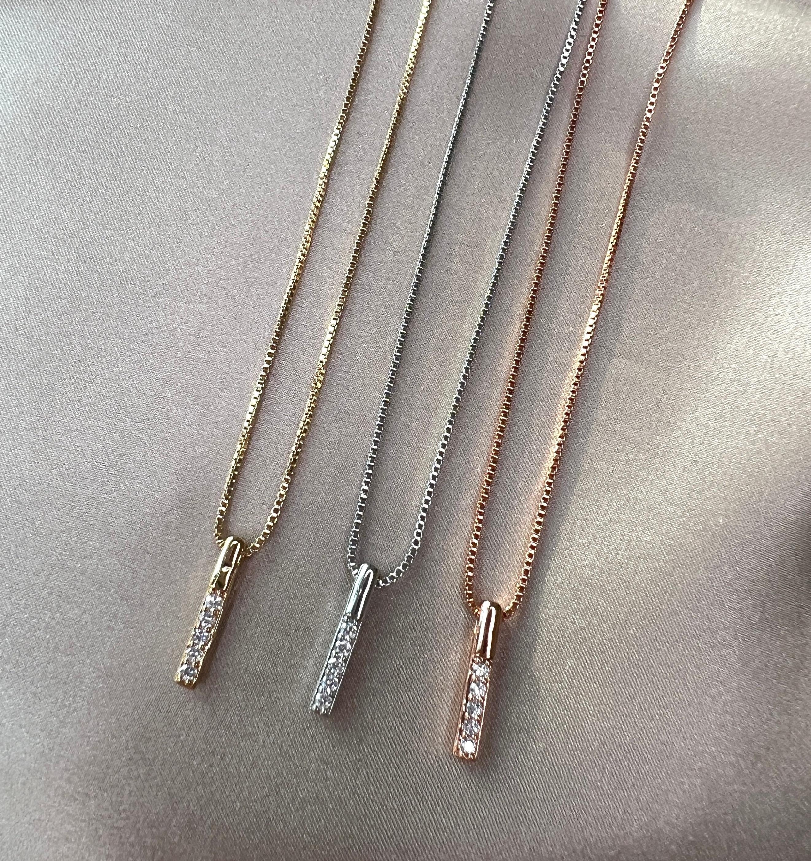 Halskette mit funkelndem Zirkonia-Steinchen Anhänger, filigran, silber, rosegold, gold, Braut Schmuck, Brauthalskette, Halskette für Frauen - Roségold-Halskette-Schmuckblüte