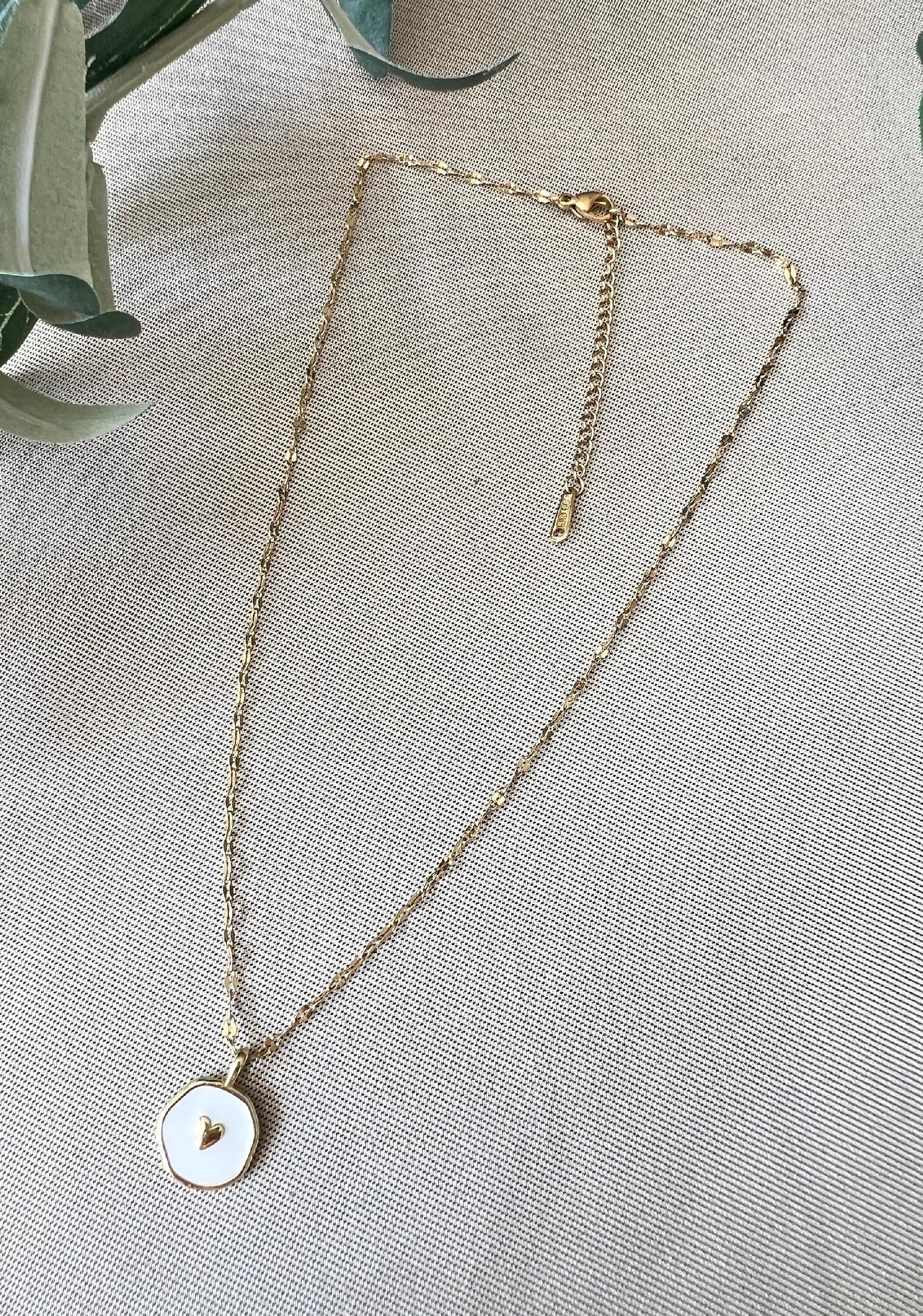 Halskette zart, gold, Herz Anhänger rund, goldene Halskette, weiß goldener Anhänger,-Halskette-Schmuckblüte
